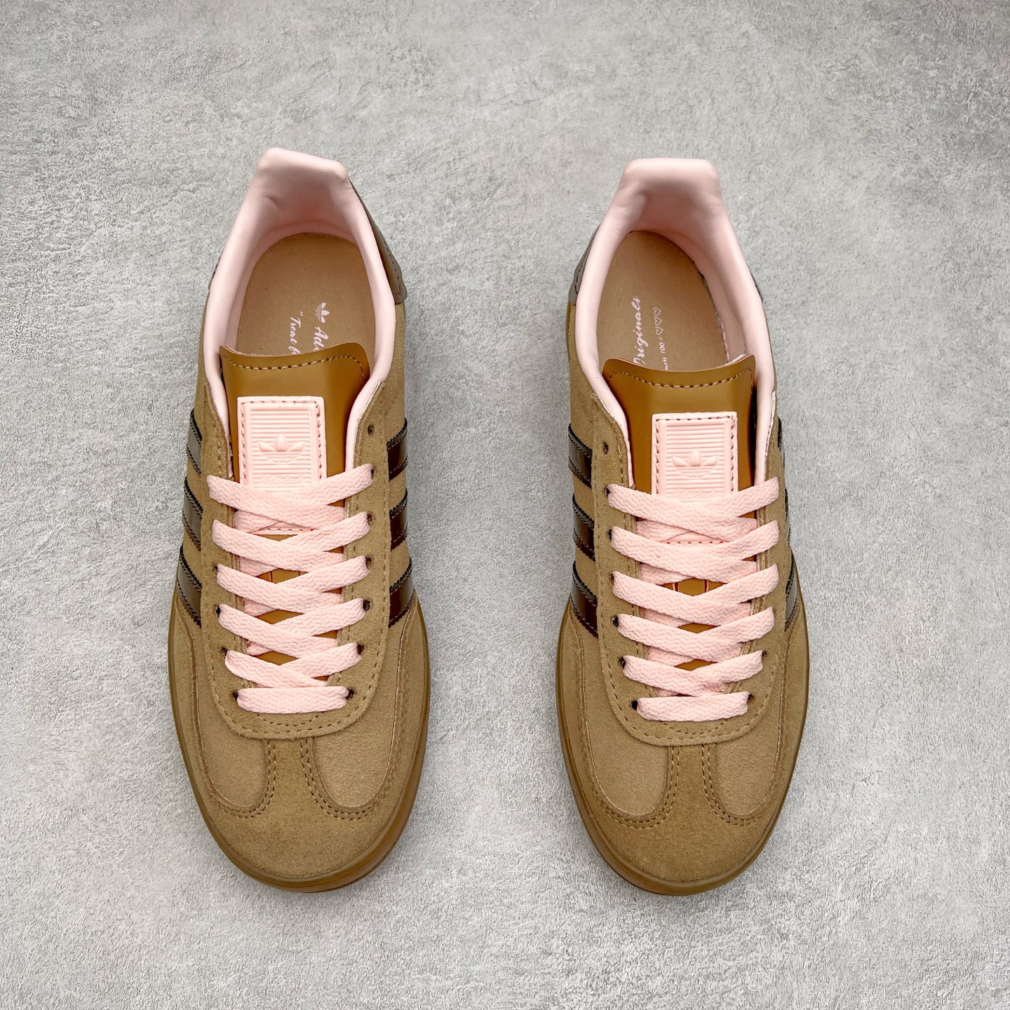 图片[2]-AD Gazelle Indoor Trainers 羚羊内训系列低帮复古百搭休闲运动德训风板鞋 JR8028 90年代经典的复刻版！自60年代以足球训练鞋面世以来,Gazelle就以其经典设计席卷全球。1991年版本的复刻,再造经典Gazelle。采用皮革打造,搭配浊色细节,让这款经典更加简约。尺码：36 36⅔ 37⅓ 38 38⅔ 39⅓ 40 40⅔ 41⅓ 42 42⅔ 43⅓ 44 45-选品中心