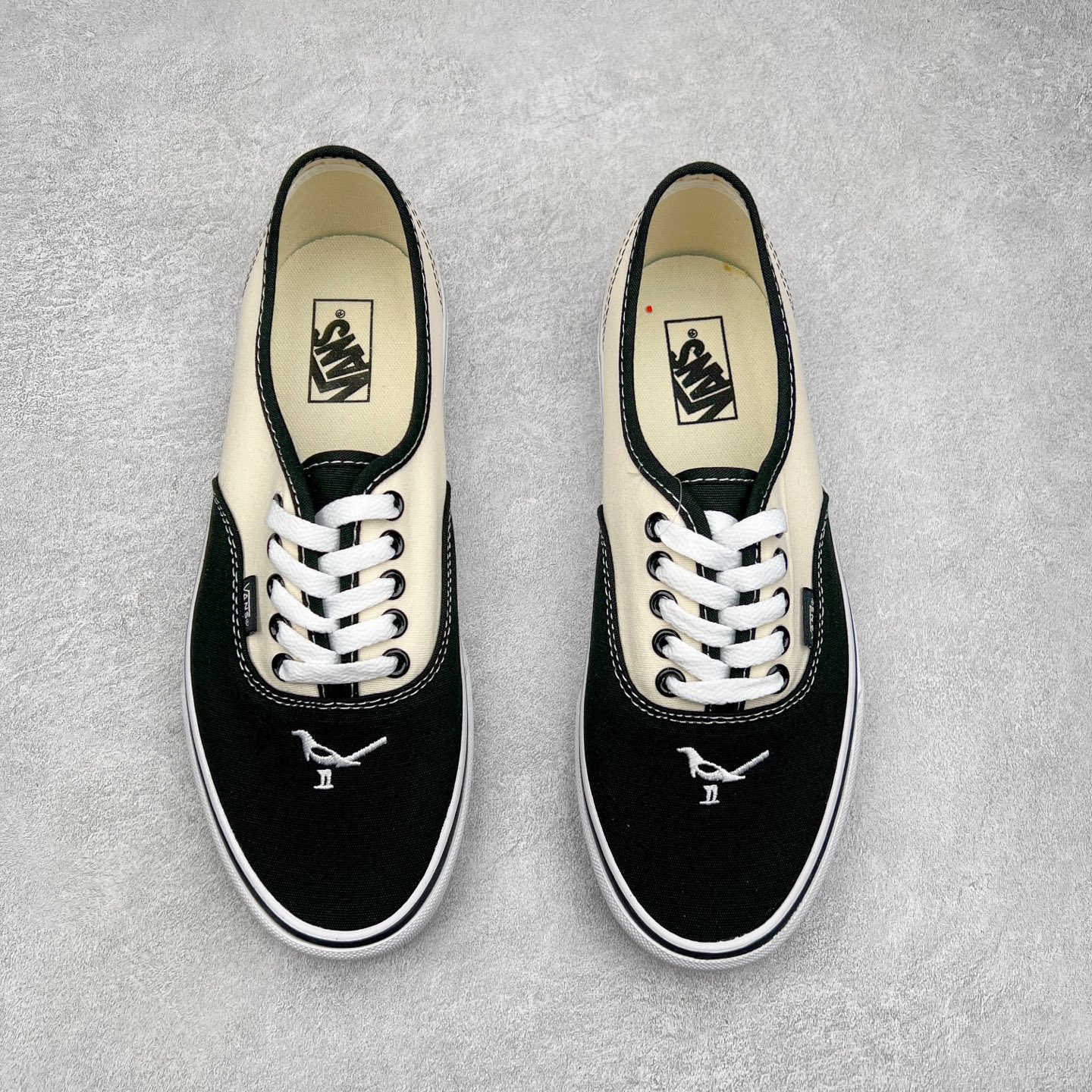 图片[2]-＃特价福利 Vans Authentic 和平鸽 经典黑白帆布拼接低帮运动板鞋 货号：VN000CR5BPB1 尺码：35 36 36.5 37 38 38.5 39 40 40.5 41 42 42.5 43 44-选品中心