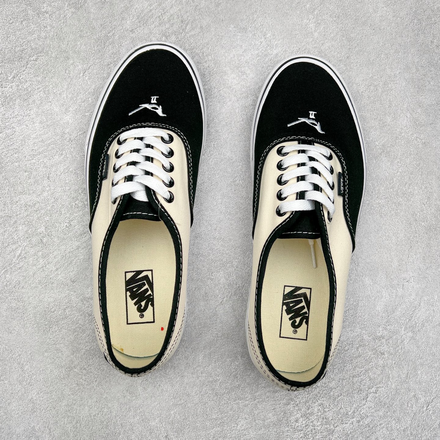 图片[3]-＃特价福利 Vans Authentic 和平鸽 经典黑白帆布拼接低帮运动板鞋 货号：VN000CR5BPB1 尺码：35 36 36.5 37 38 38.5 39 40 40.5 41 42 42.5 43 44-选品中心