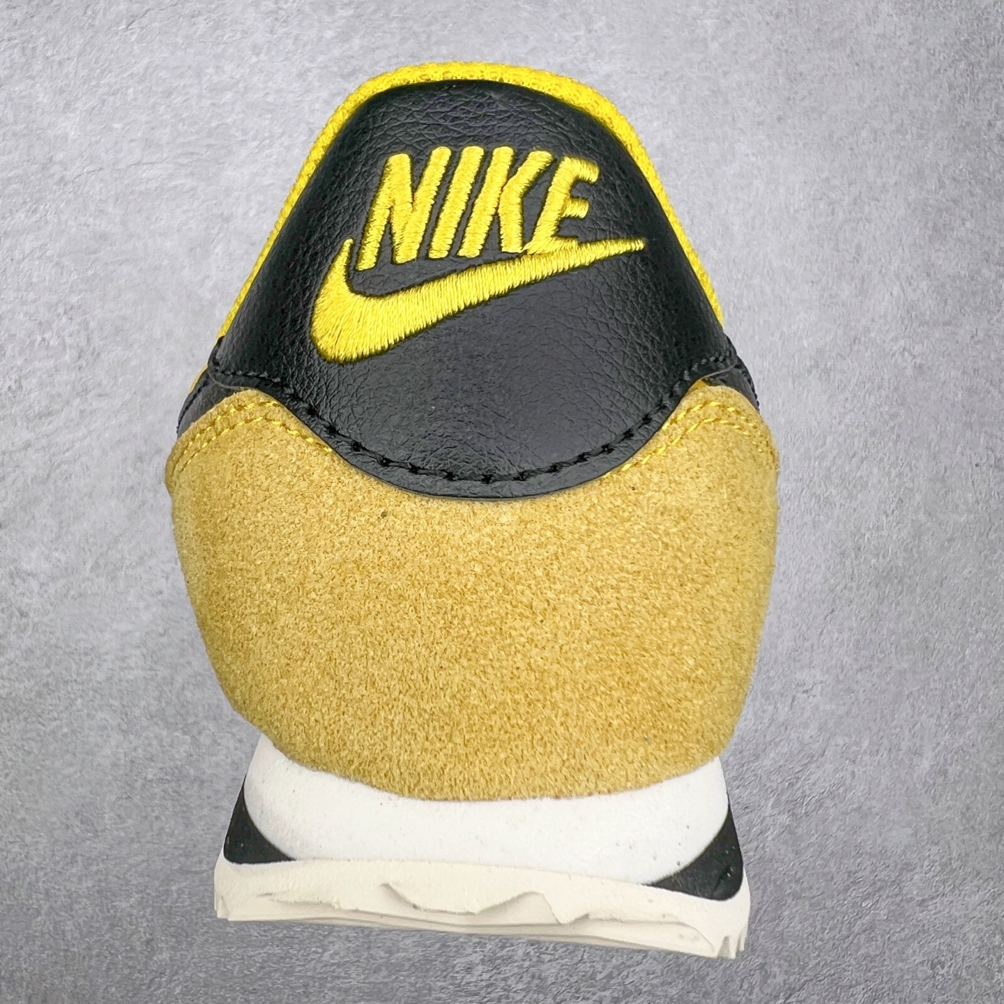 图片[8]-NK Classic Cortez Leather 阿甘复古初代皮革慢跑鞋 实体平台指令订单 全套原纸板楦头开发 原厂数据大底磨具 一比一鞋头弧度高度鞋身弧度 细节品控鞋型随意对比 正确烫金高频细节 公司级标准检验QC 区分市面一切版本 完美复刻阿甘复古鞋型 尺码：35.5 36 36.5 37.5 38 38.5 39 40 40.5 41 42 42.5 43 44 45-选品中心