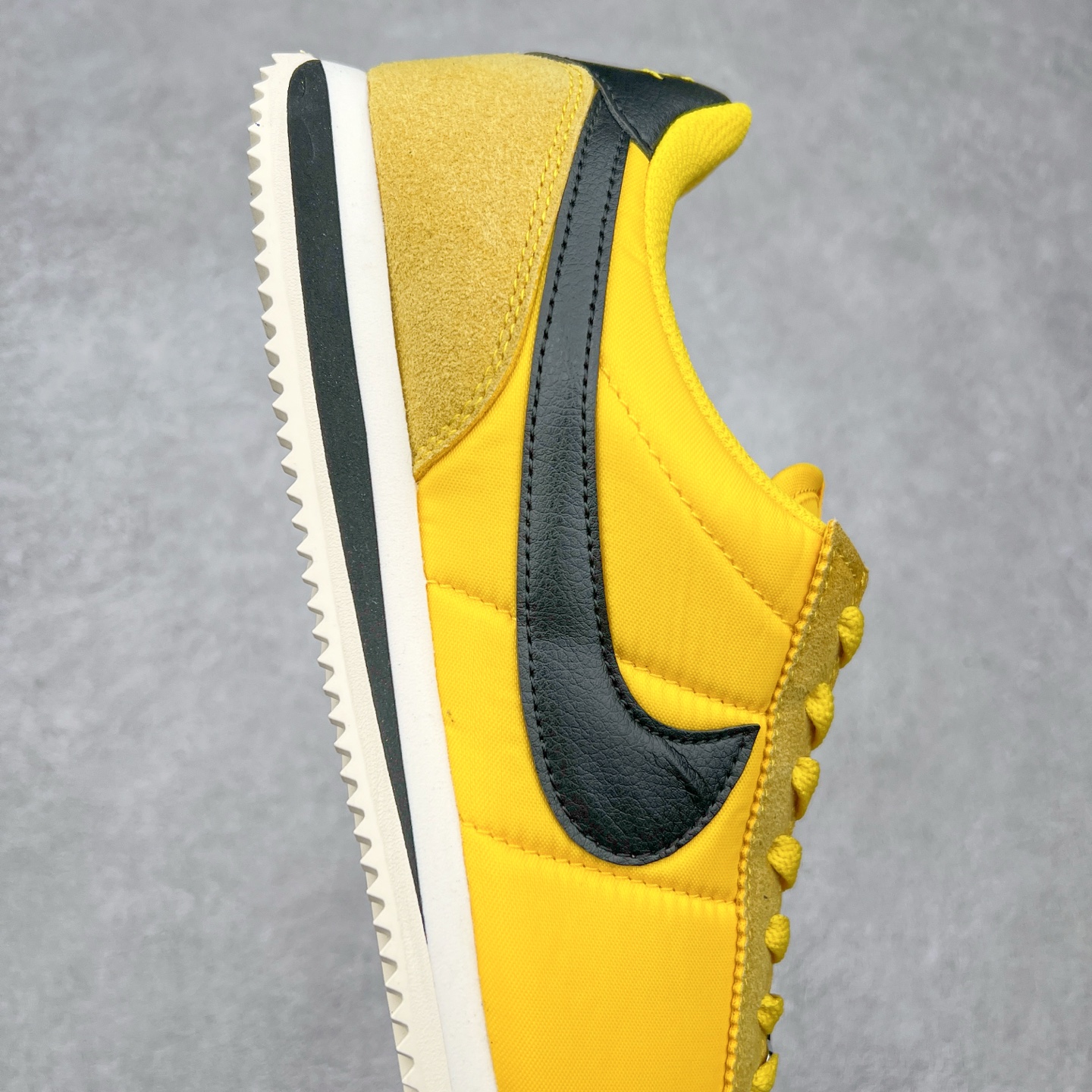 图片[6]-NK Classic Cortez Leather 阿甘复古初代皮革慢跑鞋 实体平台指令订单 全套原纸板楦头开发 原厂数据大底磨具 一比一鞋头弧度高度鞋身弧度 细节品控鞋型随意对比 正确烫金高频细节 公司级标准检验QC 区分市面一切版本 完美复刻阿甘复古鞋型 尺码：35.5 36 36.5 37.5 38 38.5 39 40 40.5 41 42 42.5 43 44 45-选品中心