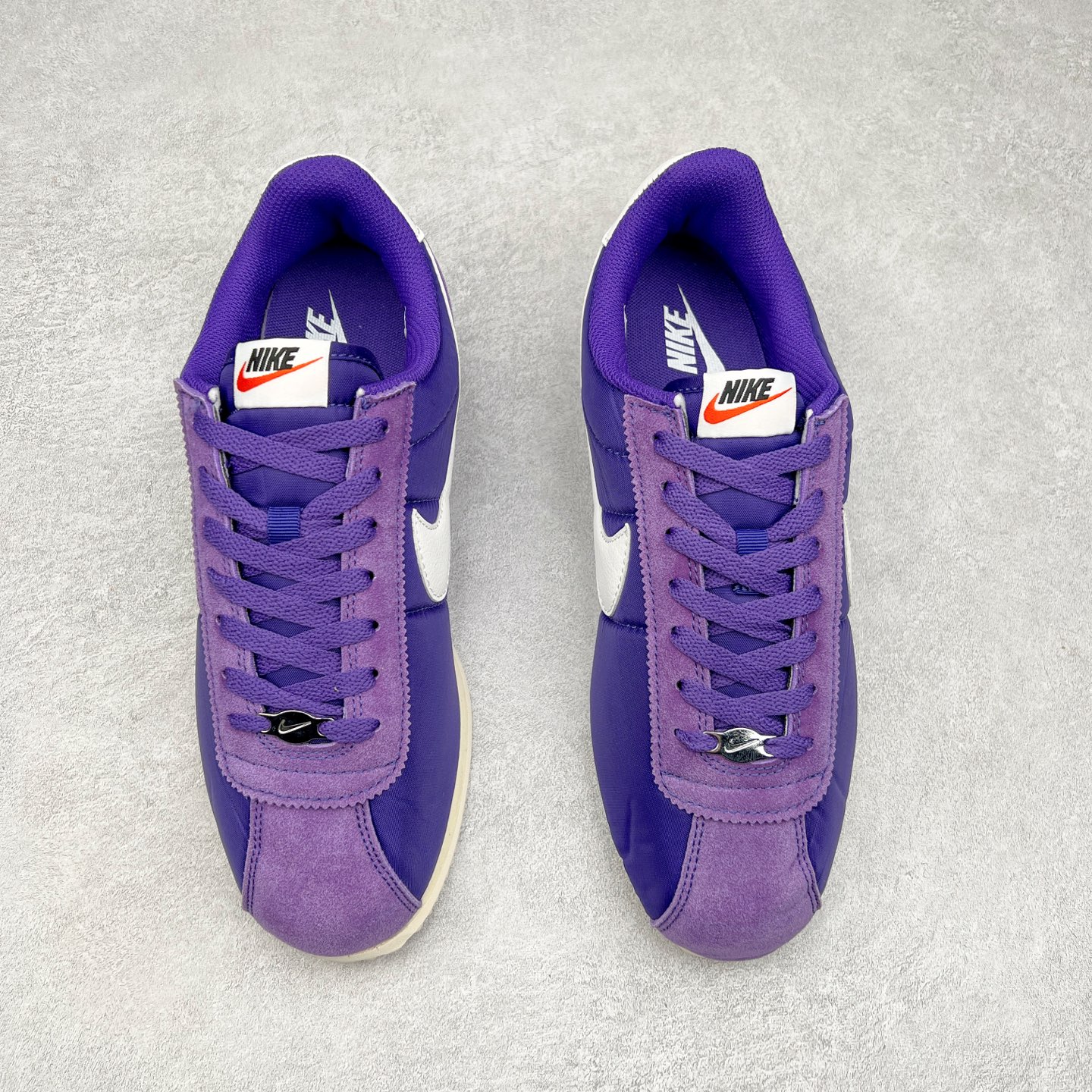 图片[2]-NK Classic Cortez Leather 阿甘复古初代皮革慢跑鞋 实体平台指令订单 全套原纸板楦头开发 原厂数据大底磨具 一比一鞋头弧度高度鞋身弧度 细节品控鞋型随意对比 正确烫金高频细节 公司级标准检验QC 区分市面一切版本 完美复刻阿甘复古鞋型 尺码：35.5 36 36.5 37.5 38 38.5 39 40 40.5 41 42 42.5 43 44 45-选品中心