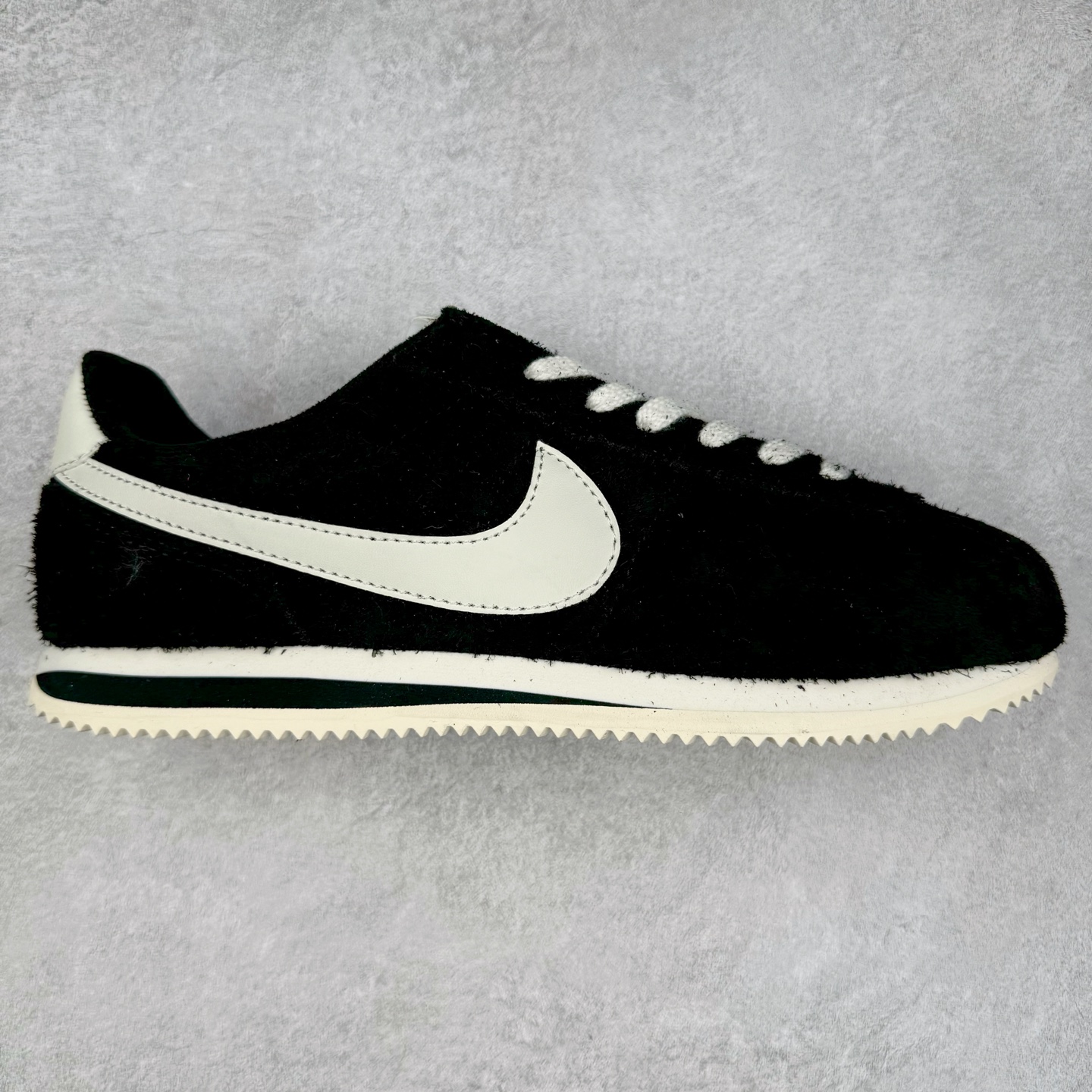 图片[11]-NK Classic Cortez Leather 阿甘复古初代皮革慢跑鞋 实体平台指令订单 全套原纸板楦头开发 原厂数据大底磨具 一比一鞋头弧度高度鞋身弧度 细节品控鞋型随意对比 正确烫金高频细节 公司级标准检验QC 区分市面一切版本 完美复刻阿甘复古鞋型 尺码：35.5 36 36.5 37.5 38 38.5 39 40 40.5 41 42 42.5 43 44 45-选品中心