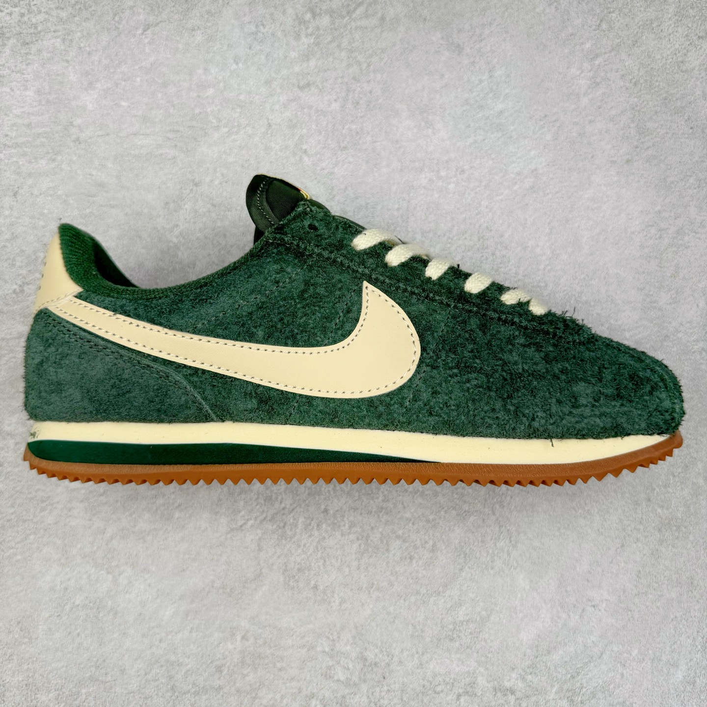 图片[8]-NK Classic Cortez Leather 阿甘复古初代皮革慢跑鞋 实体平台指令订单 全套原纸板楦头开发 原厂数据大底磨具 一比一鞋头弧度高度鞋身弧度 细节品控鞋型随意对比 正确烫金高频细节 公司级标准检验QC 区分市面一切版本 完美复刻阿甘复古鞋型 尺码：35.5 36 36.5 37.5 38 38.5 39 40 40.5 41 42 42.5 43 44 45-选品中心