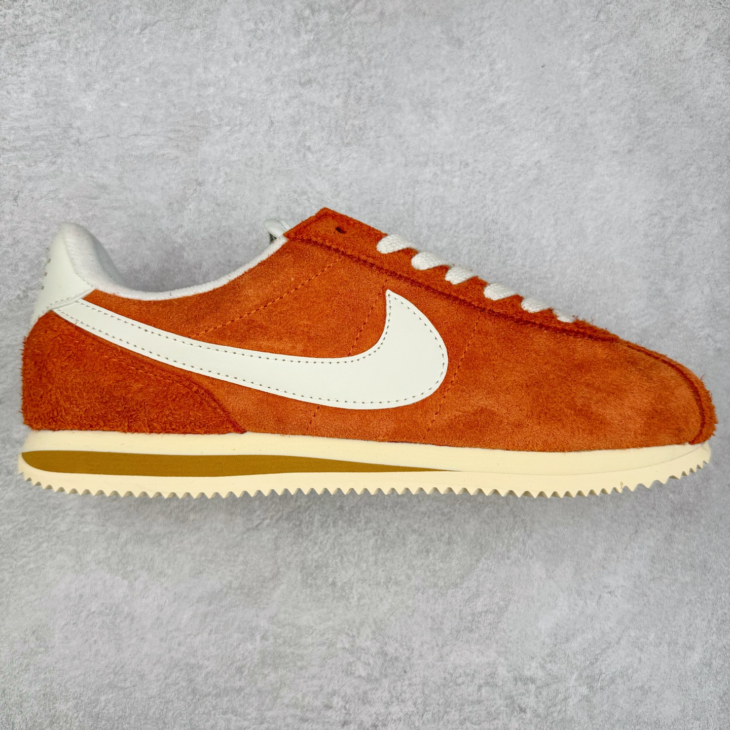 图片[6]-NK Classic Cortez Leather 阿甘复古初代皮革慢跑鞋 实体平台指令订单 全套原纸板楦头开发 原厂数据大底磨具 一比一鞋头弧度高度鞋身弧度 细节品控鞋型随意对比 正确烫金高频细节 公司级标准检验QC 区分市面一切版本 完美复刻阿甘复古鞋型 尺码：35.5 36 36.5 37.5 38 38.5 39 40 40.5 41 42 42.5 43 44 45-选品中心