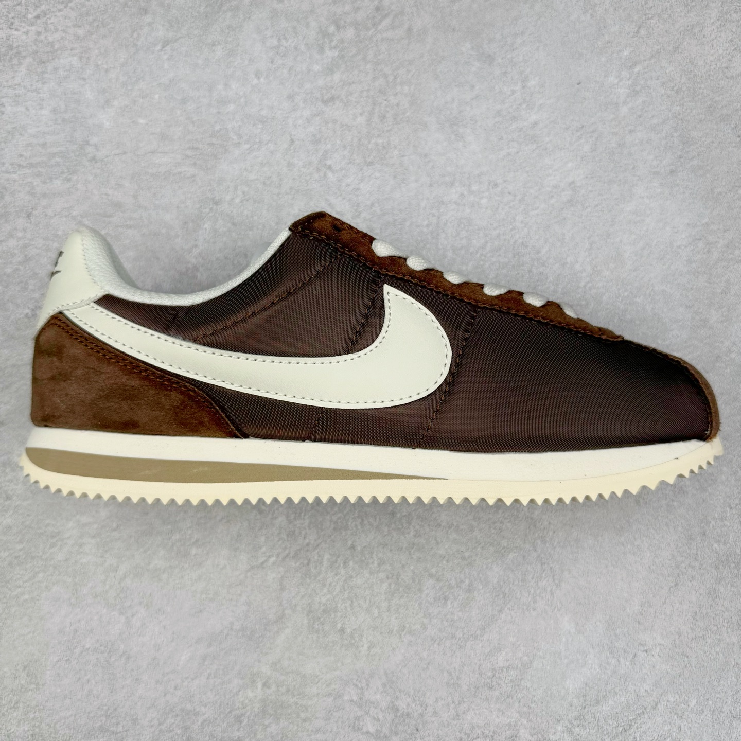 图片[5]-NK Classic Cortez Leather 阿甘复古初代皮革慢跑鞋 实体平台指令订单 全套原纸板楦头开发 原厂数据大底磨具 一比一鞋头弧度高度鞋身弧度 细节品控鞋型随意对比 正确烫金高频细节 公司级标准检验QC 区分市面一切版本 完美复刻阿甘复古鞋型 尺码：35.5 36 36.5 37.5 38 38.5 39 40 40.5 41 42 42.5 43 44 45-选品中心