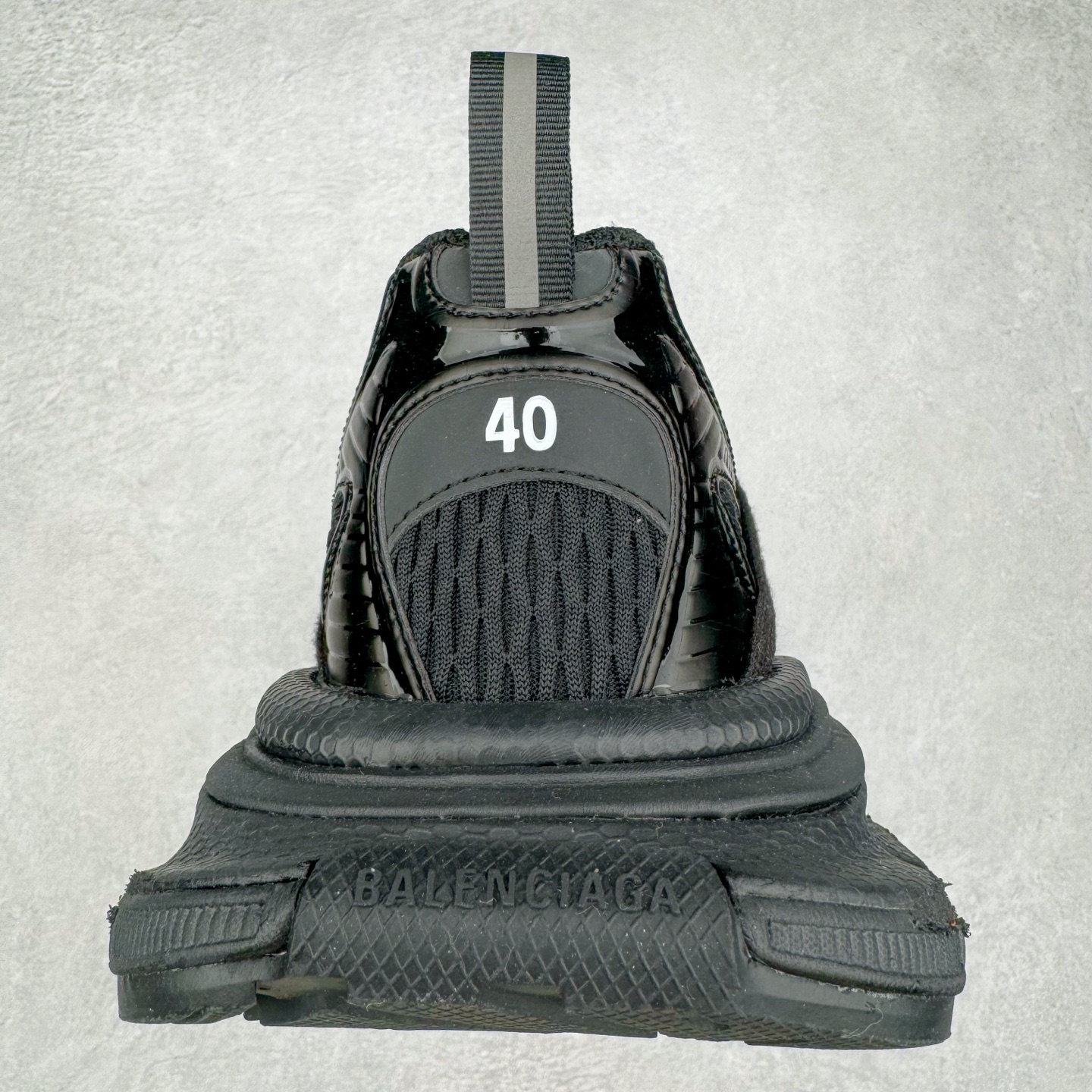 图片[8]-＃VG零售版 BALENCIAGA 3XL Sneakers 巴黎世家十代网布系带低帮走秀复古老爹鞋 全套原纸板楦头开发 最原汁原味的灵魂版型 全鞋荧光划线卡点 胶水把控整洁度追求极致完美 每一双都是工艺品 多重QC质检 超越公司货的品控标准 实实在在的免检产品 原盒原配 正确字体电绣 粗细、位置、大小正确 侧边TPU 透气孔匹配意产原版 正确分离大底 TPU软底 原版一致大底LOGO 立体感十足 原厂皮料水洗做旧 采购原厂网纱 不含皮革 网布材料和聚氨酯 磨损效果 鞋头边缘和后帮 Balenciaga 徽标 鞋面和后跟凸印尺码 鞋舌 3XL 橡胶品牌标识和反光细节 鞋帮拉袢和鞋舌拉祥 配反光细节 备用鞋带在鞋履前侧 可在穿着前取下 便于不同造型搭配 正常尺码 尺码：35 36 37 38 39 40 41 42 43 44 45 46-选品中心