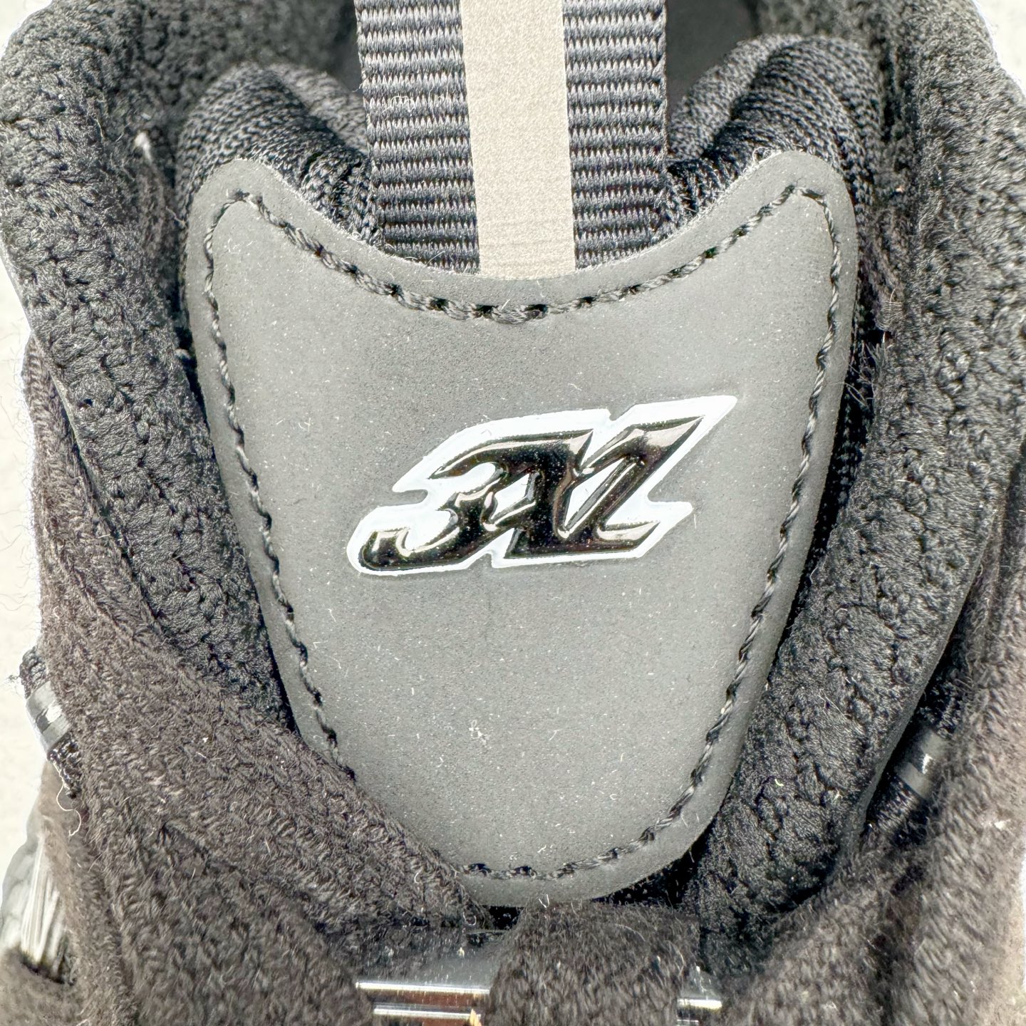 图片[14]-＃VG零售版 BALENCIAGA 3XL Sneakers 巴黎世家十代网布系带低帮走秀复古老爹鞋 全套原纸板楦头开发 最原汁原味的灵魂版型 全鞋荧光划线卡点 胶水把控整洁度追求极致完美 每一双都是工艺品 多重QC质检 超越公司货的品控标准 实实在在的免检产品 原盒原配 正确字体电绣 粗细、位置、大小正确 侧边TPU 透气孔匹配意产原版 正确分离大底 TPU软底 原版一致大底LOGO 立体感十足 原厂皮料水洗做旧 采购原厂网纱 不含皮革 网布材料和聚氨酯 磨损效果 鞋头边缘和后帮 Balenciaga 徽标 鞋面和后跟凸印尺码 鞋舌 3XL 橡胶品牌标识和反光细节 鞋帮拉袢和鞋舌拉祥 配反光细节 备用鞋带在鞋履前侧 可在穿着前取下 便于不同造型搭配 正常尺码 尺码：35 36 37 38 39 40 41 42 43 44 45 46-选品中心