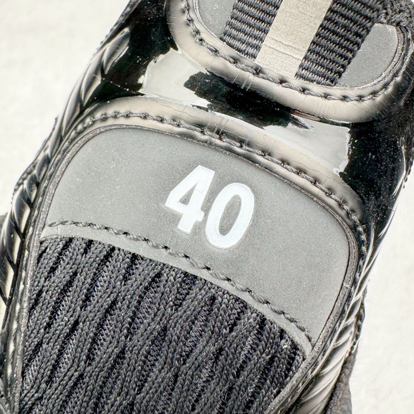 图片[13]-＃VG零售版 BALENCIAGA 3XL Sneakers 巴黎世家十代网布系带低帮走秀复古老爹鞋 全套原纸板楦头开发 最原汁原味的灵魂版型 全鞋荧光划线卡点 胶水把控整洁度追求极致完美 每一双都是工艺品 多重QC质检 超越公司货的品控标准 实实在在的免检产品 原盒原配 正确字体电绣 粗细、位置、大小正确 侧边TPU 透气孔匹配意产原版 正确分离大底 TPU软底 原版一致大底LOGO 立体感十足 原厂皮料水洗做旧 采购原厂网纱 不含皮革 网布材料和聚氨酯 磨损效果 鞋头边缘和后帮 Balenciaga 徽标 鞋面和后跟凸印尺码 鞋舌 3XL 橡胶品牌标识和反光细节 鞋帮拉袢和鞋舌拉祥 配反光细节 备用鞋带在鞋履前侧 可在穿着前取下 便于不同造型搭配 正常尺码 尺码：35 36 37 38 39 40 41 42 43 44 45 46-选品中心