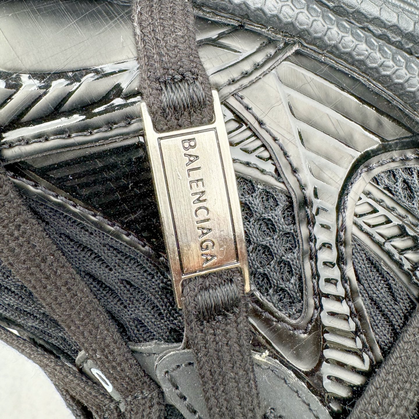 图片[16]-＃VG零售版 BALENCIAGA 3XL Sneakers 巴黎世家十代网布系带低帮走秀复古老爹鞋 全套原纸板楦头开发 最原汁原味的灵魂版型 全鞋荧光划线卡点 胶水把控整洁度追求极致完美 每一双都是工艺品 多重QC质检 超越公司货的品控标准 实实在在的免检产品 原盒原配 正确字体电绣 粗细、位置、大小正确 侧边TPU 透气孔匹配意产原版 正确分离大底 TPU软底 原版一致大底LOGO 立体感十足 原厂皮料水洗做旧 采购原厂网纱 不含皮革 网布材料和聚氨酯 磨损效果 鞋头边缘和后帮 Balenciaga 徽标 鞋面和后跟凸印尺码 鞋舌 3XL 橡胶品牌标识和反光细节 鞋帮拉袢和鞋舌拉祥 配反光细节 备用鞋带在鞋履前侧 可在穿着前取下 便于不同造型搭配 正常尺码 尺码：35 36 37 38 39 40 41 42 43 44 45 46-选品中心