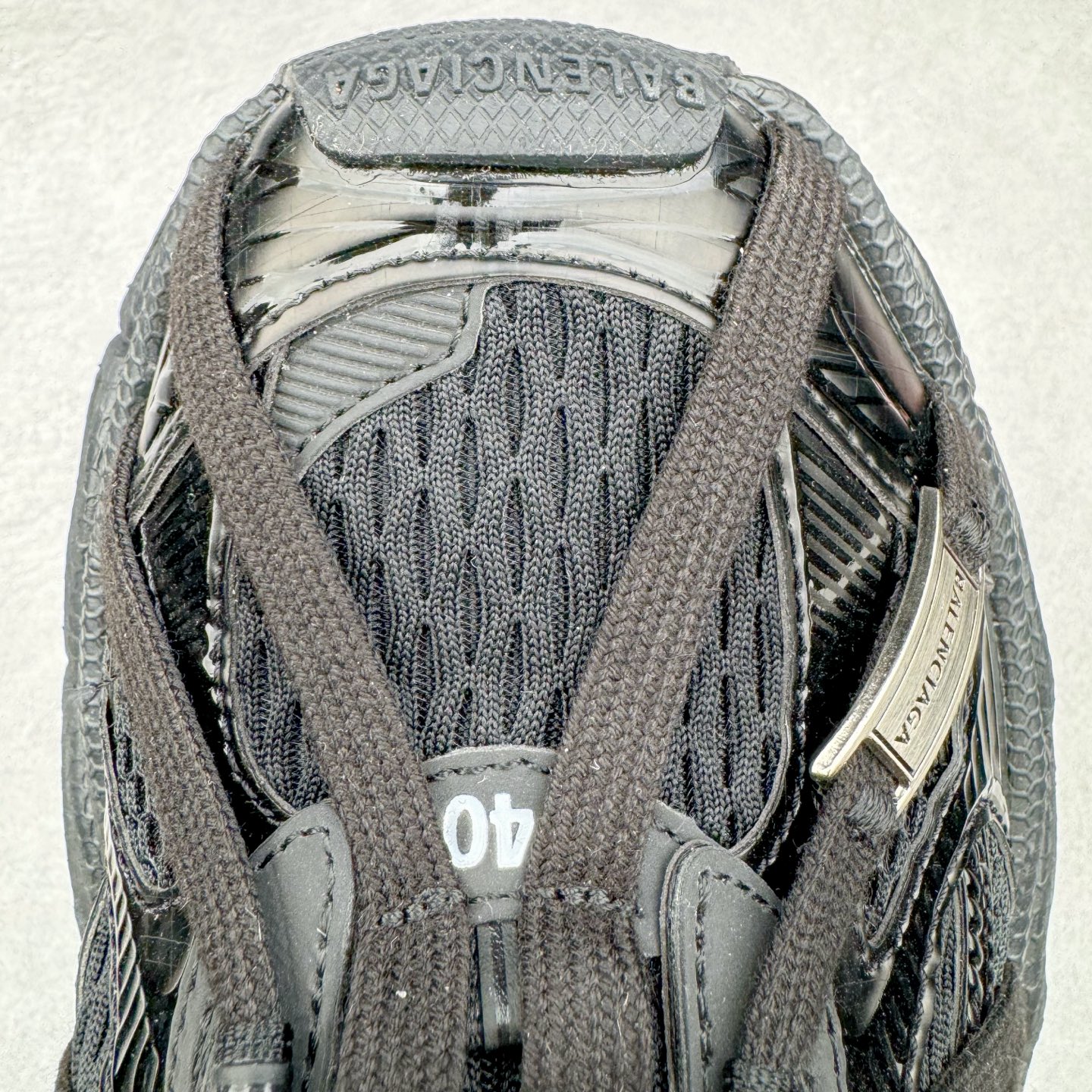 图片[17]-＃VG零售版 BALENCIAGA 3XL Sneakers 巴黎世家十代网布系带低帮走秀复古老爹鞋 全套原纸板楦头开发 最原汁原味的灵魂版型 全鞋荧光划线卡点 胶水把控整洁度追求极致完美 每一双都是工艺品 多重QC质检 超越公司货的品控标准 实实在在的免检产品 原盒原配 正确字体电绣 粗细、位置、大小正确 侧边TPU 透气孔匹配意产原版 正确分离大底 TPU软底 原版一致大底LOGO 立体感十足 原厂皮料水洗做旧 采购原厂网纱 不含皮革 网布材料和聚氨酯 磨损效果 鞋头边缘和后帮 Balenciaga 徽标 鞋面和后跟凸印尺码 鞋舌 3XL 橡胶品牌标识和反光细节 鞋帮拉袢和鞋舌拉祥 配反光细节 备用鞋带在鞋履前侧 可在穿着前取下 便于不同造型搭配 正常尺码 尺码：35 36 37 38 39 40 41 42 43 44 45 46-选品中心