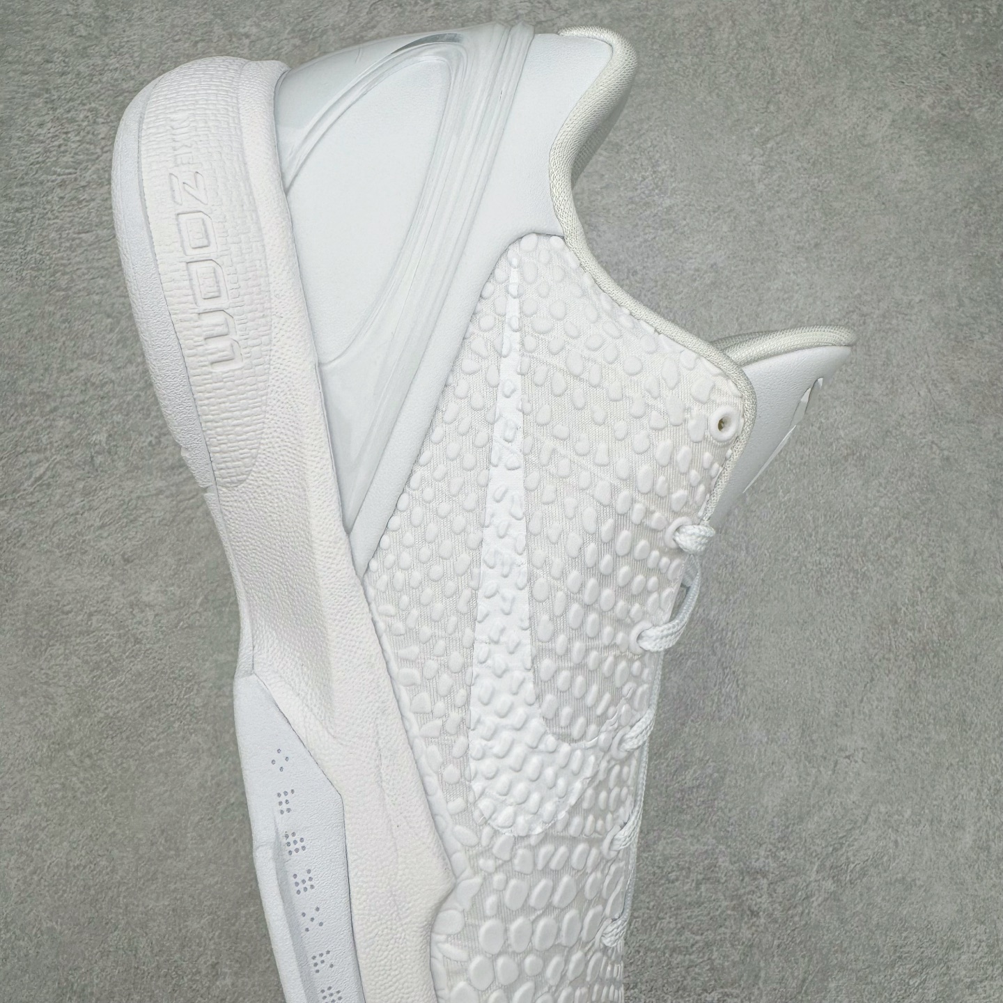 图片[6]-＃Star NK Zoom Kobe 6 Protro 科比六代 纯白白龙 DO5079-021 圈内顶级批次 完美复刻公司货 前掌超大Zoom Turbo气垫 后掌EVA缓震 真正的原汁原味 还原ZP脚感 全身鞋材卡料色独家定制 唯一正确喷漆工艺Swoosh 正确凹凸蛇鳞工艺 正确鞋面渐变效果 内全置真动飞态线 独立原厂模具 最大尺码达到48.5码 首批不拼图大几率过验 亲测已过 支持各种高强度实战 无需担心 上脚价 补货周期极长 脚宽建议买大半码 科比系列前掌偏窄 不影响二次销售 支持七天无理由退换 尺码：40 40.5 41 42 42.5 43 44 44.5 45 45.5 46 47.5 48.5-选品中心