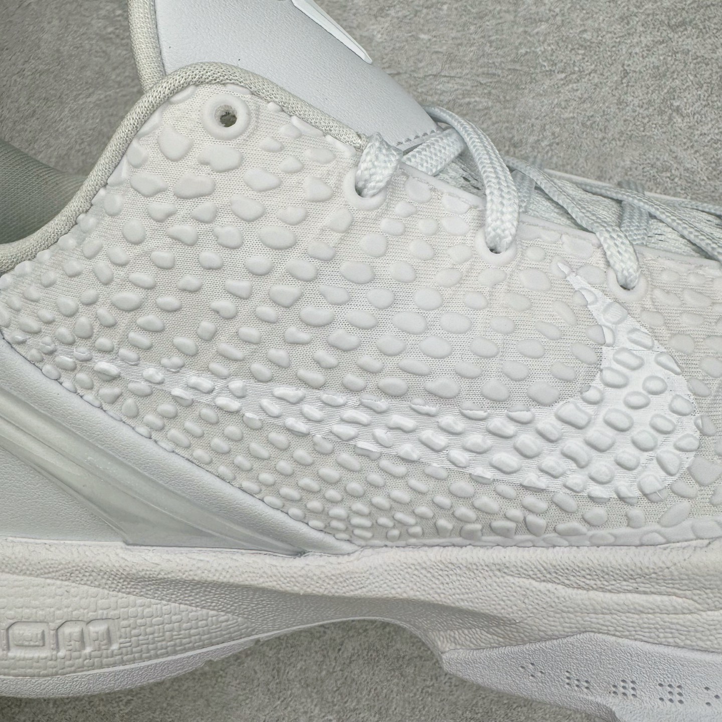 图片[18]-＃Star NK Zoom Kobe 6 Protro 科比六代 纯白白龙 DO5079-021 圈内顶级批次 完美复刻公司货 前掌超大Zoom Turbo气垫 后掌EVA缓震 真正的原汁原味 还原ZP脚感 全身鞋材卡料色独家定制 唯一正确喷漆工艺Swoosh 正确凹凸蛇鳞工艺 正确鞋面渐变效果 内全置真动飞态线 独立原厂模具 最大尺码达到48.5码 首批不拼图大几率过验 亲测已过 支持各种高强度实战 无需担心 上脚价 补货周期极长 脚宽建议买大半码 科比系列前掌偏窄 不影响二次销售 支持七天无理由退换 尺码：40 40.5 41 42 42.5 43 44 44.5 45 45.5 46 47.5 48.5-选品中心
