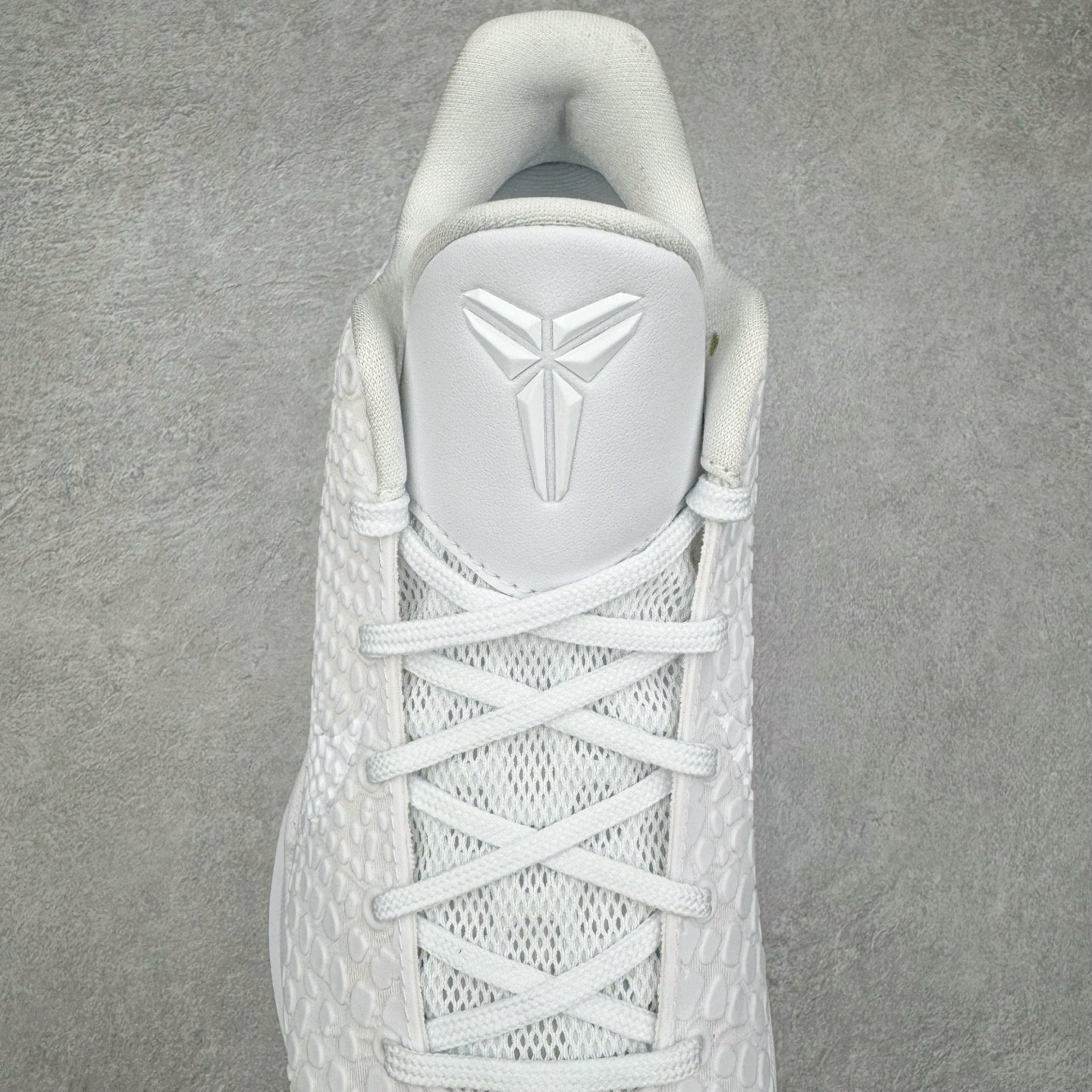 图片[5]-＃Star NK Zoom Kobe 6 Protro 科比六代 纯白白龙 DO5079-021 圈内顶级批次 完美复刻公司货 前掌超大Zoom Turbo气垫 后掌EVA缓震 真正的原汁原味 还原ZP脚感 全身鞋材卡料色独家定制 唯一正确喷漆工艺Swoosh 正确凹凸蛇鳞工艺 正确鞋面渐变效果 内全置真动飞态线 独立原厂模具 最大尺码达到48.5码 首批不拼图大几率过验 亲测已过 支持各种高强度实战 无需担心 上脚价 补货周期极长 脚宽建议买大半码 科比系列前掌偏窄 不影响二次销售 支持七天无理由退换 尺码：40 40.5 41 42 42.5 43 44 44.5 45 45.5 46 47.5 48.5-选品中心