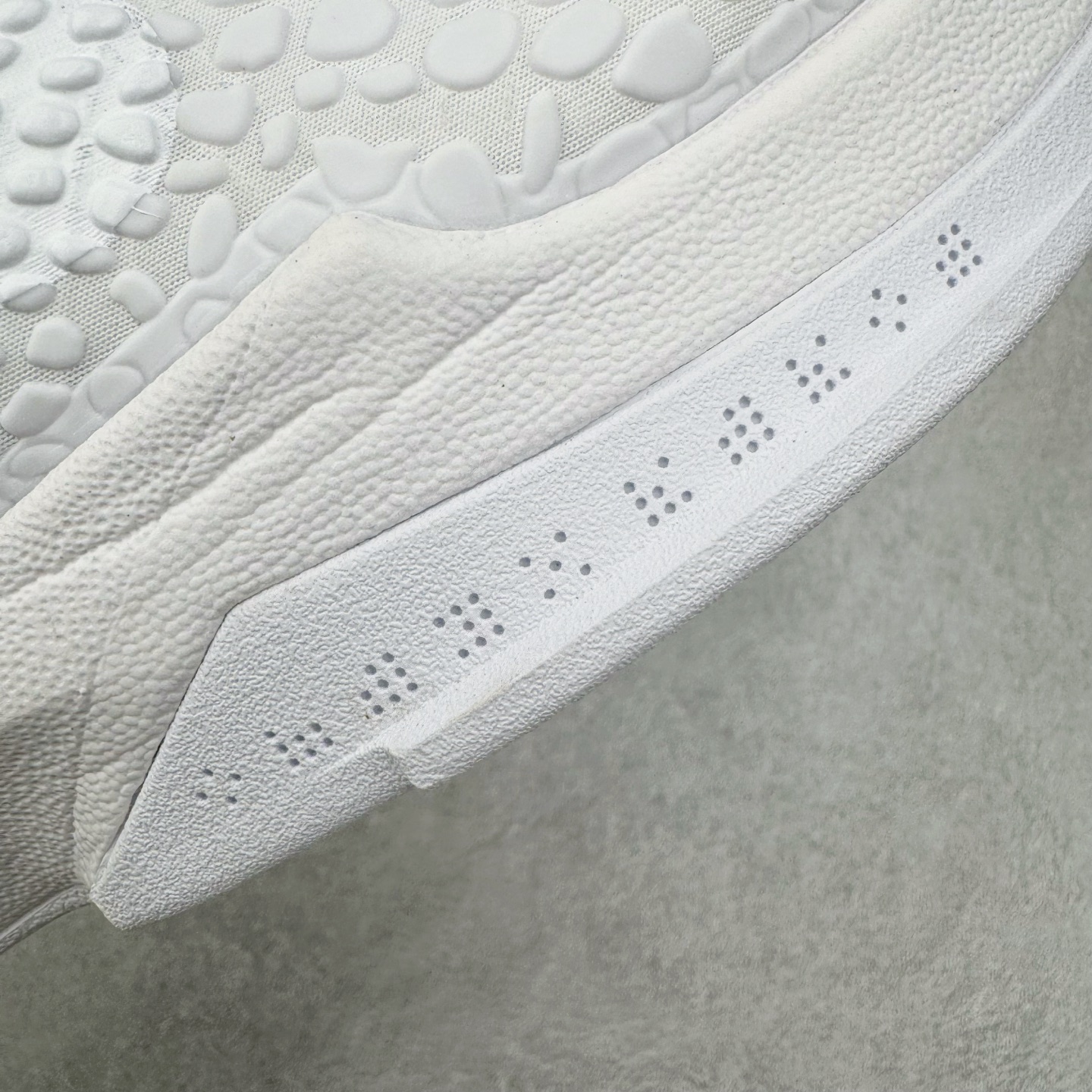 图片[20]-＃Star NK Zoom Kobe 6 Protro 科比六代 纯白白龙 DO5079-021 圈内顶级批次 完美复刻公司货 前掌超大Zoom Turbo气垫 后掌EVA缓震 真正的原汁原味 还原ZP脚感 全身鞋材卡料色独家定制 唯一正确喷漆工艺Swoosh 正确凹凸蛇鳞工艺 正确鞋面渐变效果 内全置真动飞态线 独立原厂模具 最大尺码达到48.5码 首批不拼图大几率过验 亲测已过 支持各种高强度实战 无需担心 上脚价 补货周期极长 脚宽建议买大半码 科比系列前掌偏窄 不影响二次销售 支持七天无理由退换 尺码：40 40.5 41 42 42.5 43 44 44.5 45 45.5 46 47.5 48.5-选品中心