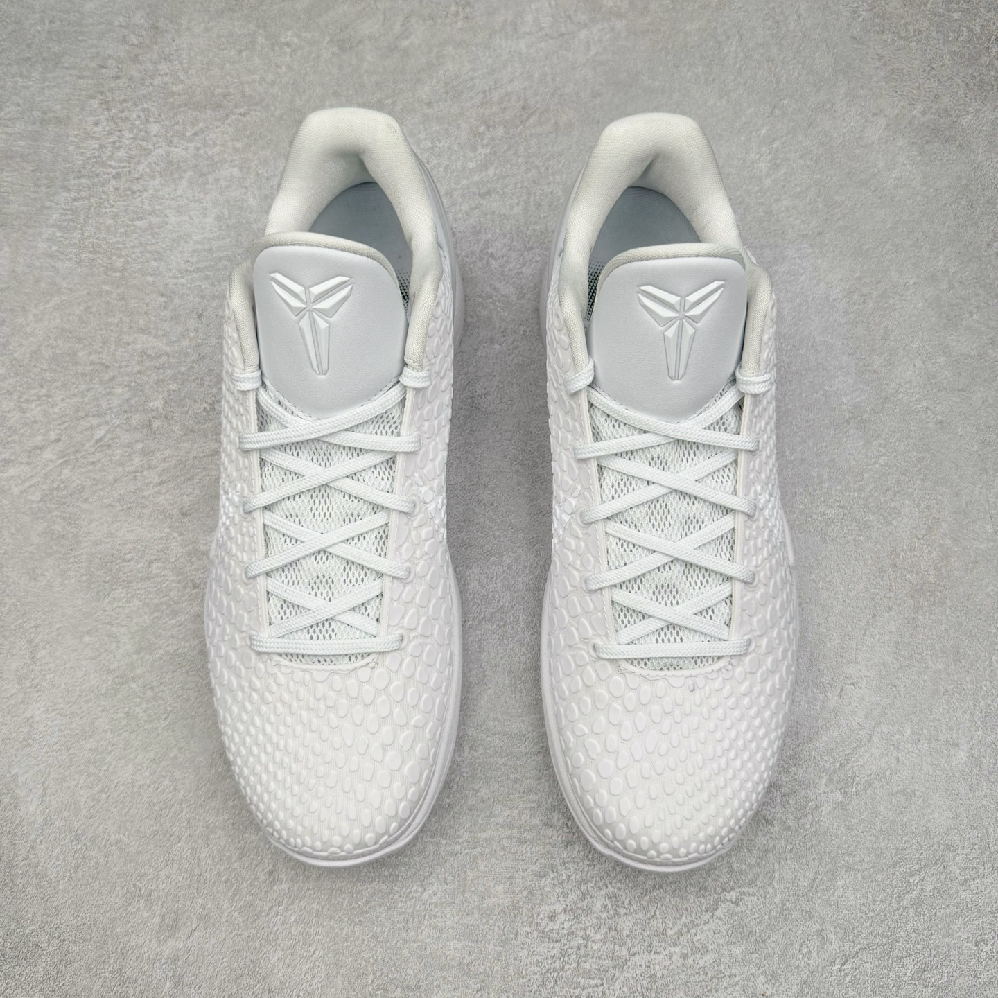 图片[2]-＃Star NK Zoom Kobe 6 Protro 科比六代 纯白白龙 DO5079-021 圈内顶级批次 完美复刻公司货 前掌超大Zoom Turbo气垫 后掌EVA缓震 真正的原汁原味 还原ZP脚感 全身鞋材卡料色独家定制 唯一正确喷漆工艺Swoosh 正确凹凸蛇鳞工艺 正确鞋面渐变效果 内全置真动飞态线 独立原厂模具 最大尺码达到48.5码 首批不拼图大几率过验 亲测已过 支持各种高强度实战 无需担心 上脚价 补货周期极长 脚宽建议买大半码 科比系列前掌偏窄 不影响二次销售 支持七天无理由退换 尺码：40 40.5 41 42 42.5 43 44 44.5 45 45.5 46 47.5 48.5-选品中心