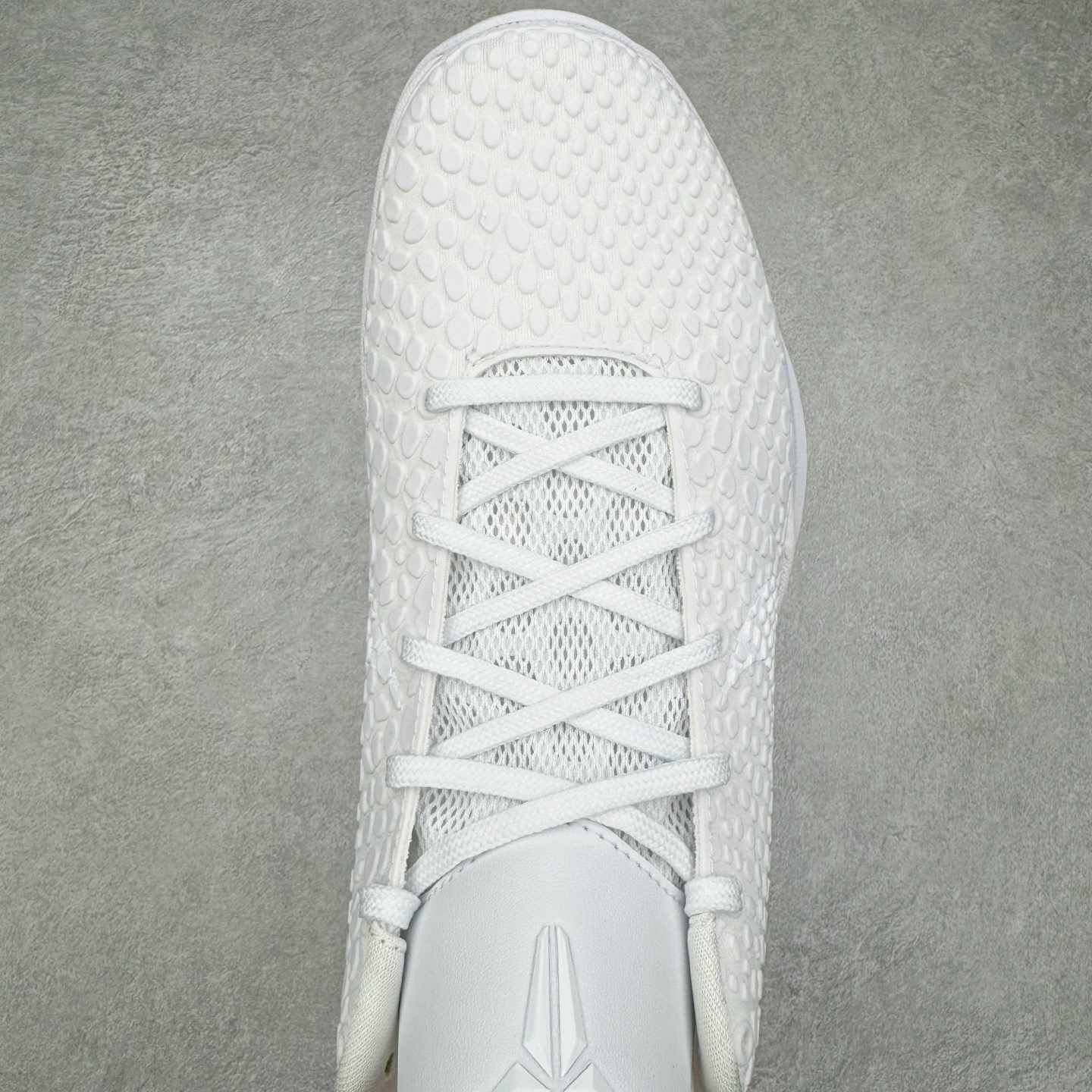 图片[4]-＃Star NK Zoom Kobe 6 Protro 科比六代 纯白白龙 DO5079-021 圈内顶级批次 完美复刻公司货 前掌超大Zoom Turbo气垫 后掌EVA缓震 真正的原汁原味 还原ZP脚感 全身鞋材卡料色独家定制 唯一正确喷漆工艺Swoosh 正确凹凸蛇鳞工艺 正确鞋面渐变效果 内全置真动飞态线 独立原厂模具 最大尺码达到48.5码 首批不拼图大几率过验 亲测已过 支持各种高强度实战 无需担心 上脚价 补货周期极长 脚宽建议买大半码 科比系列前掌偏窄 不影响二次销售 支持七天无理由退换 尺码：40 40.5 41 42 42.5 43 44 44.5 45 45.5 46 47.5 48.5-选品中心