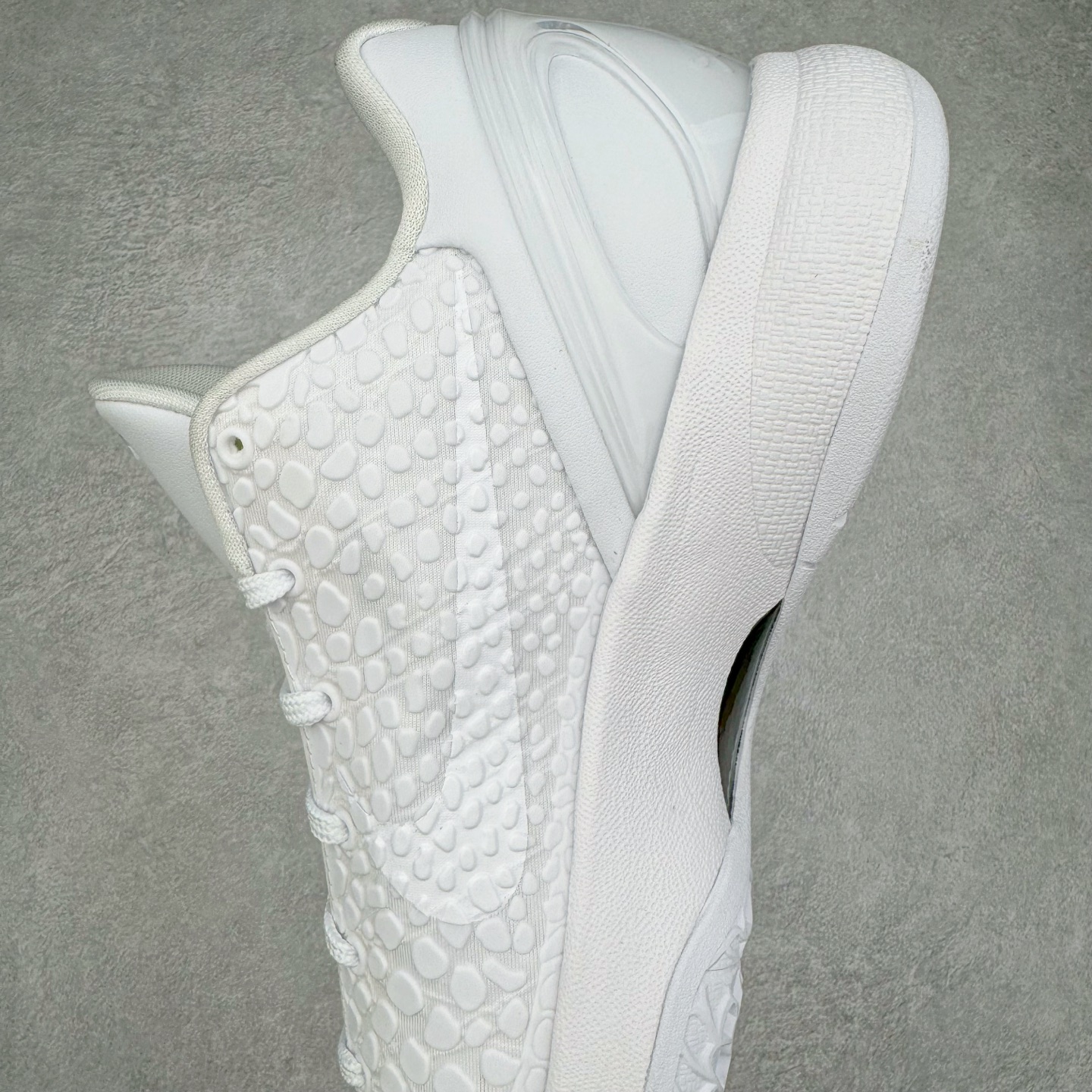 图片[7]-＃Star NK Zoom Kobe 6 Protro 科比六代 纯白白龙 DO5079-021 圈内顶级批次 完美复刻公司货 前掌超大Zoom Turbo气垫 后掌EVA缓震 真正的原汁原味 还原ZP脚感 全身鞋材卡料色独家定制 唯一正确喷漆工艺Swoosh 正确凹凸蛇鳞工艺 正确鞋面渐变效果 内全置真动飞态线 独立原厂模具 最大尺码达到48.5码 首批不拼图大几率过验 亲测已过 支持各种高强度实战 无需担心 上脚价 补货周期极长 脚宽建议买大半码 科比系列前掌偏窄 不影响二次销售 支持七天无理由退换 尺码：40 40.5 41 42 42.5 43 44 44.5 45 45.5 46 47.5 48.5-选品中心