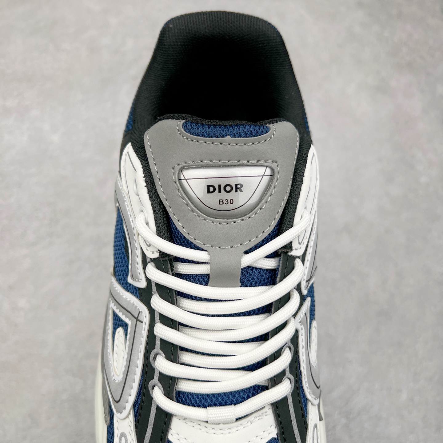 图片[5]-＃福利特价 Dior B30 迪奥网眼织物低帮运动休闲鞋 该款系列采用黑网色眼织物白和色科技料面精心制 作饰以反光“CD30”图形标志 外格轻盈的刻雕效果橡胶鞋搭底配标志性点的缀提升格调 内弹部力细节塑造想理的舒适穿着体验可与各休式闲造型配搭 彰显尚时现代的运风动范 尺码：36 37 35 39 40 41 42 43 44 45-选品中心