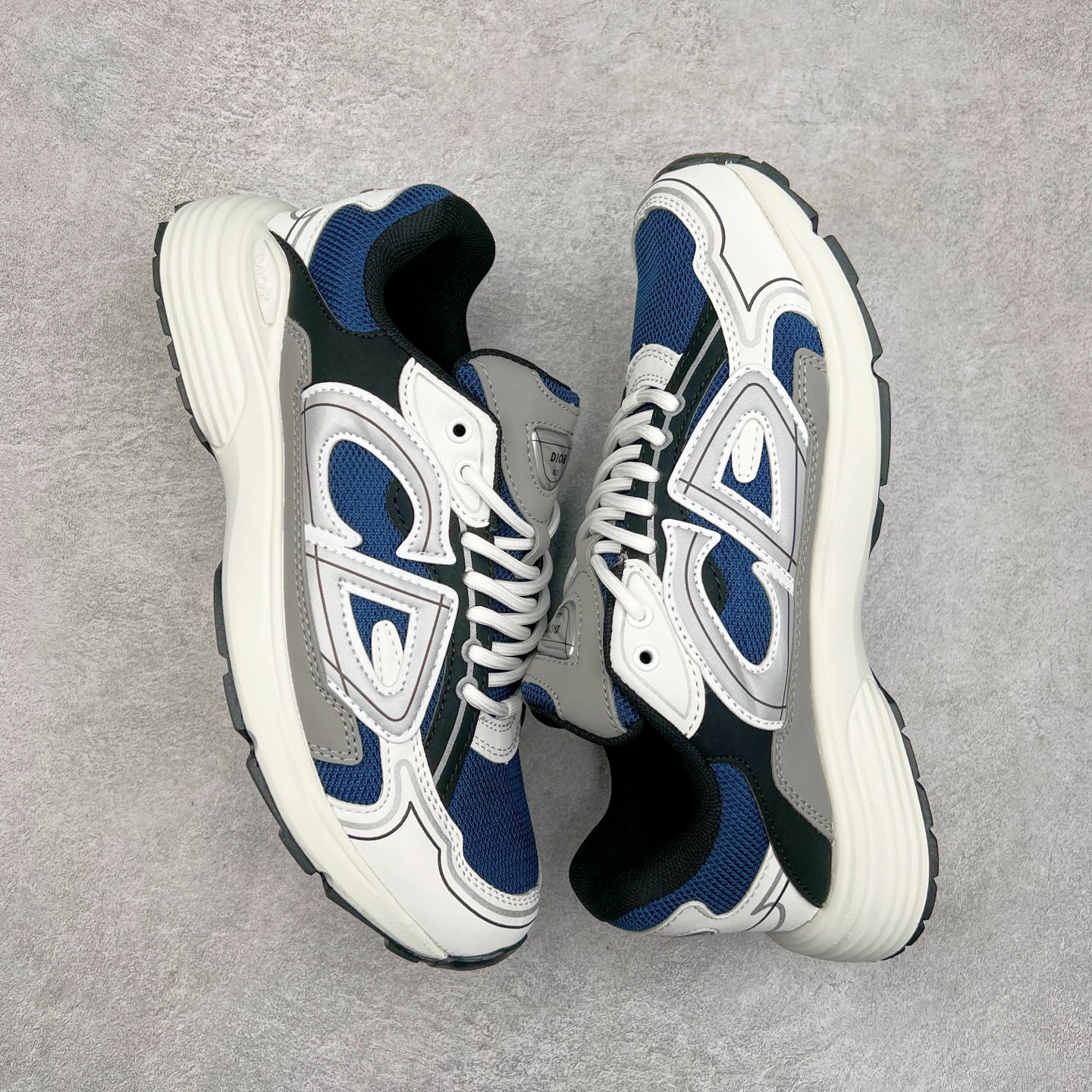 图片[3]-＃福利特价 Dior B30 迪奥网眼织物低帮运动休闲鞋 该款系列采用黑网色眼织物白和色科技料面精心制 作饰以反光“CD30”图形标志 外格轻盈的刻雕效果橡胶鞋搭底配标志性点的缀提升格调 内弹部力细节塑造想理的舒适穿着体验可与各休式闲造型配搭 彰显尚时现代的运风动范 尺码：36 37 35 39 40 41 42 43 44 45-选品中心