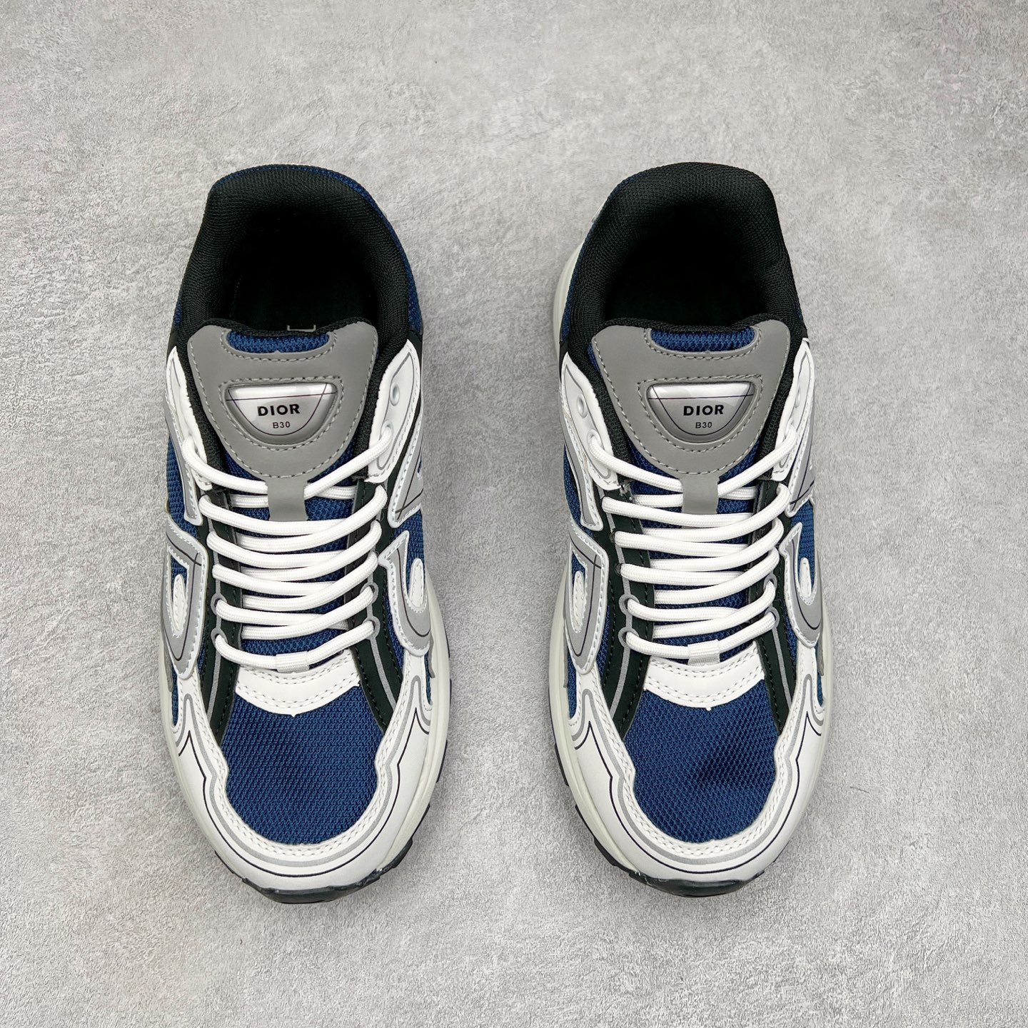 图片[2]-＃福利特价 Dior B30 迪奥网眼织物低帮运动休闲鞋 该款系列采用黑网色眼织物白和色科技料面精心制 作饰以反光“CD30”图形标志 外格轻盈的刻雕效果橡胶鞋搭底配标志性点的缀提升格调 内弹部力细节塑造想理的舒适穿着体验可与各休式闲造型配搭 彰显尚时现代的运风动范 尺码：36 37 35 39 40 41 42 43 44 45-选品中心