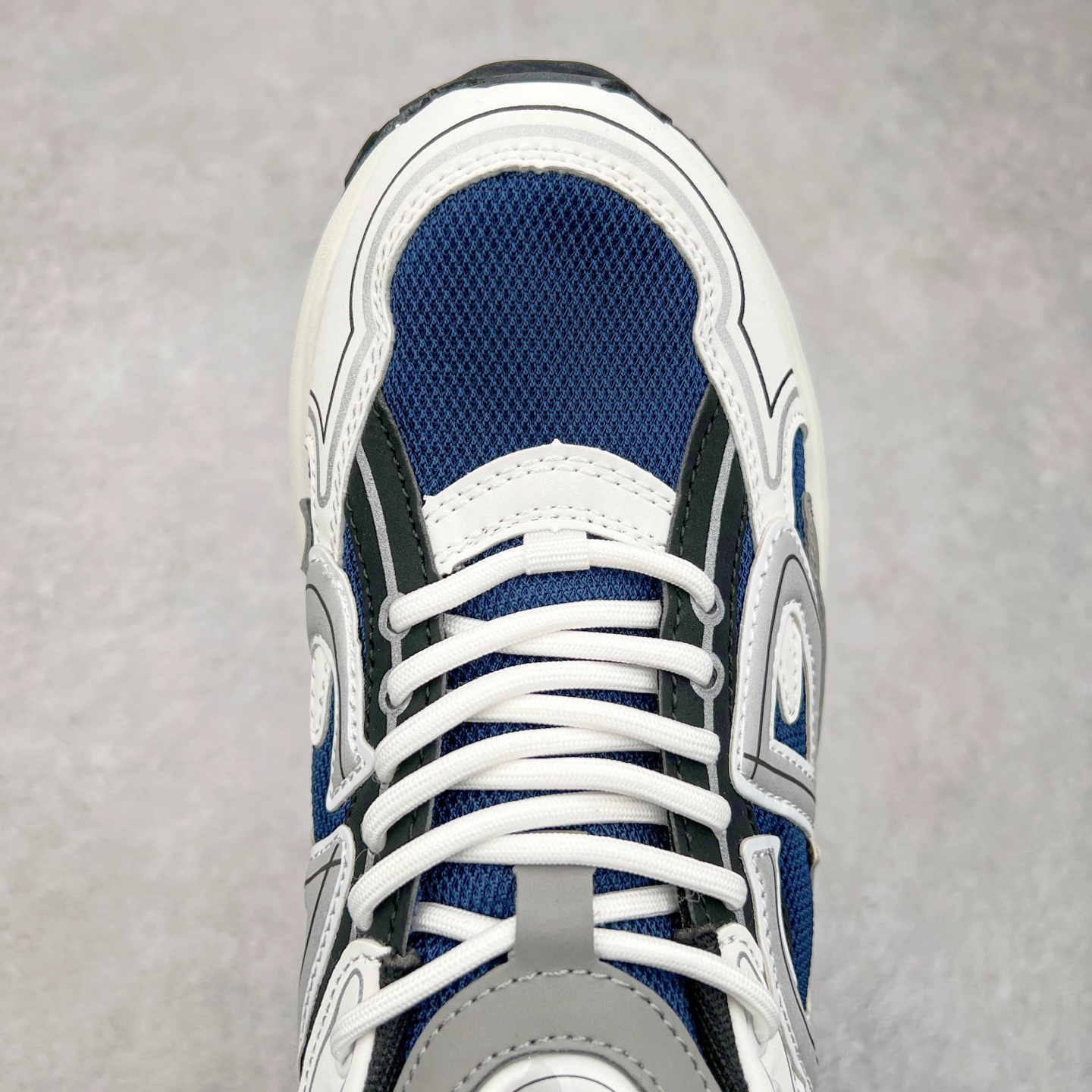 图片[4]-＃福利特价 Dior B30 迪奥网眼织物低帮运动休闲鞋 该款系列采用黑网色眼织物白和色科技料面精心制 作饰以反光“CD30”图形标志 外格轻盈的刻雕效果橡胶鞋搭底配标志性点的缀提升格调 内弹部力细节塑造想理的舒适穿着体验可与各休式闲造型配搭 彰显尚时现代的运风动范 尺码：36 37 35 39 40 41 42 43 44 45-选品中心