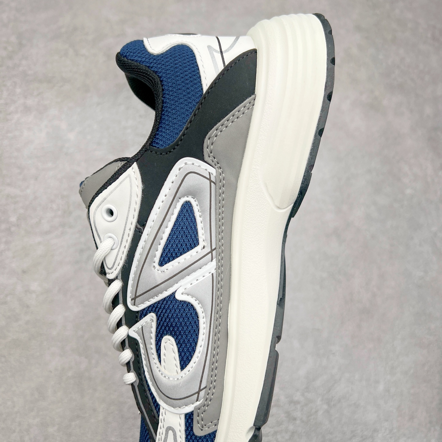 图片[7]-＃福利特价 Dior B30 迪奥网眼织物低帮运动休闲鞋 该款系列采用黑网色眼织物白和色科技料面精心制 作饰以反光“CD30”图形标志 外格轻盈的刻雕效果橡胶鞋搭底配标志性点的缀提升格调 内弹部力细节塑造想理的舒适穿着体验可与各休式闲造型配搭 彰显尚时现代的运风动范 尺码：36 37 35 39 40 41 42 43 44 45-选品中心