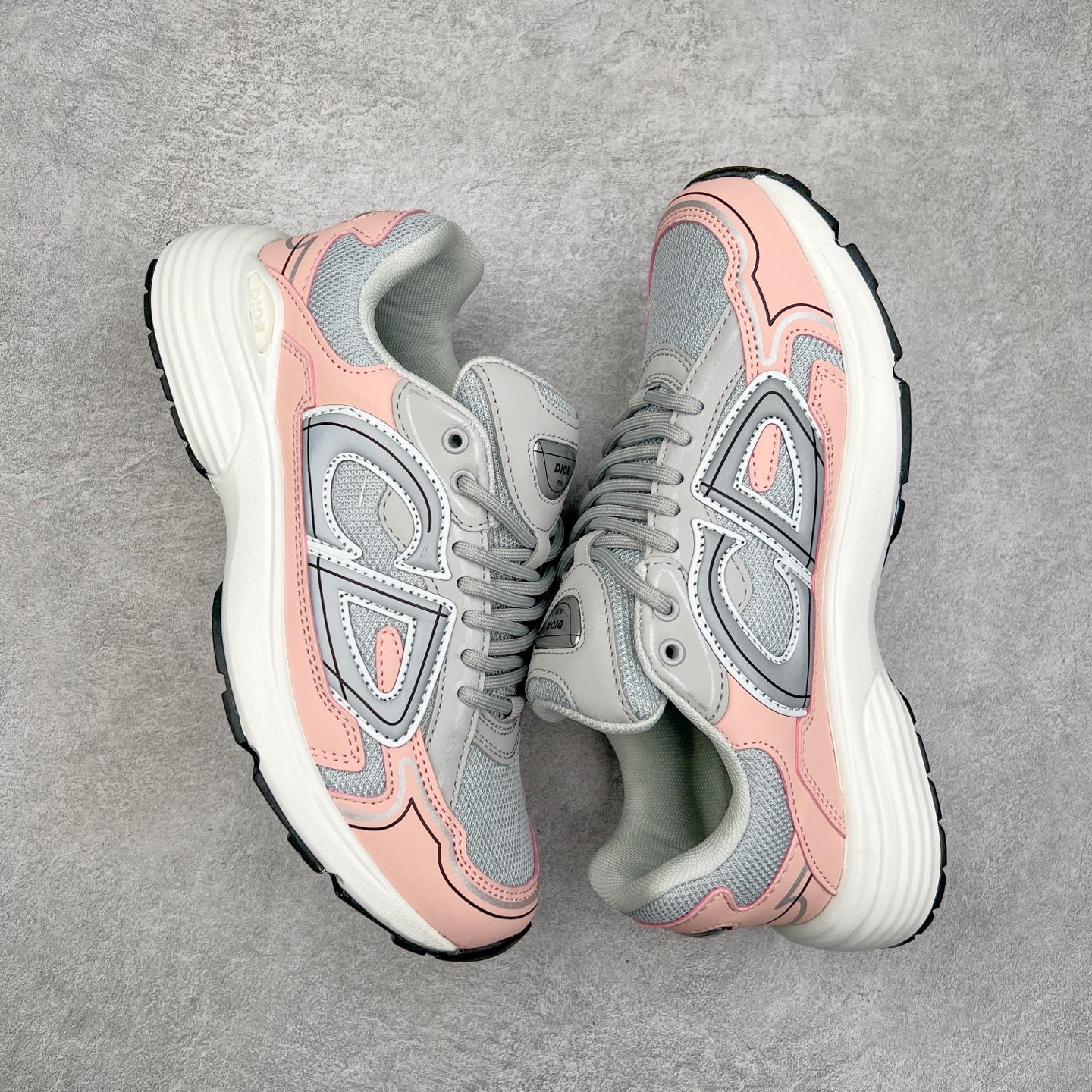 图片[3]-＃福利特价 Dior B30 迪奥网眼织物低帮运动休闲鞋 该款系列采用黑网色眼织物白和色科技料面精心制 作饰以反光“CD30”图形标志 外格轻盈的刻雕效果橡胶鞋搭底配标志性点的缀提升格调 内弹部力细节塑造想理的舒适穿着体验可与各休式闲造型配搭 彰显尚时现代的运风动范 尺码：36 37 35 39 40 41 42 43 44 45-选品中心