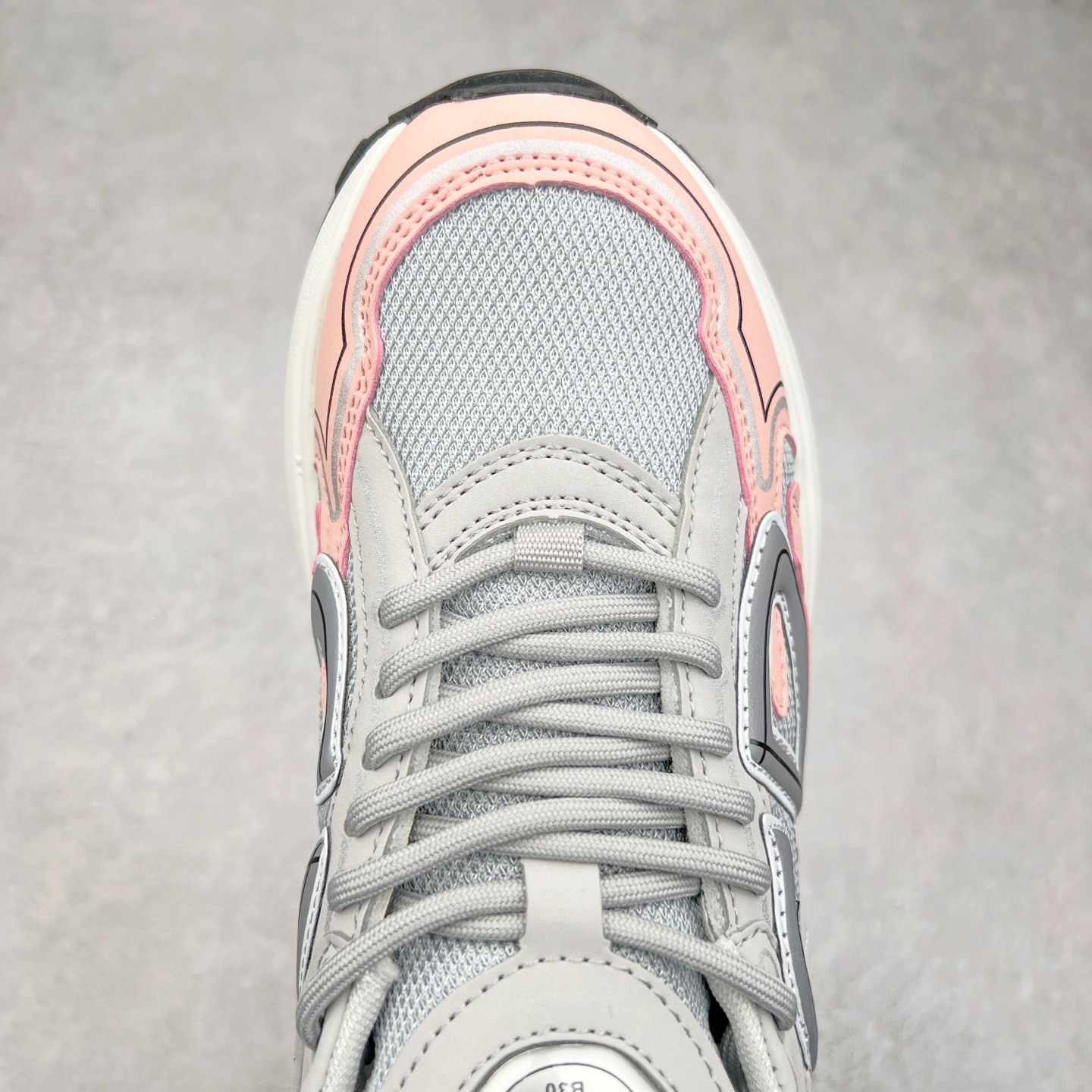 图片[4]-＃福利特价 Dior B30 迪奥网眼织物低帮运动休闲鞋 该款系列采用黑网色眼织物白和色科技料面精心制 作饰以反光“CD30”图形标志 外格轻盈的刻雕效果橡胶鞋搭底配标志性点的缀提升格调 内弹部力细节塑造想理的舒适穿着体验可与各休式闲造型配搭 彰显尚时现代的运风动范 尺码：36 37 35 39 40 41 42 43 44 45-选品中心