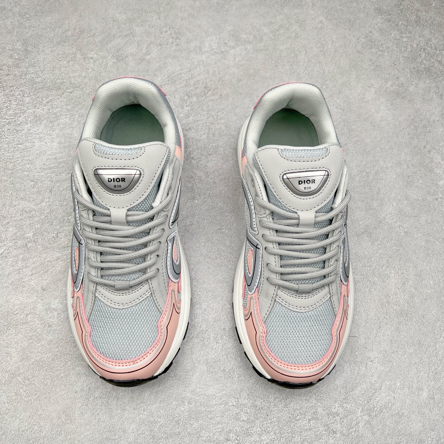 图片[2]-＃福利特价 Dior B30 迪奥网眼织物低帮运动休闲鞋 该款系列采用黑网色眼织物白和色科技料面精心制 作饰以反光“CD30”图形标志 外格轻盈的刻雕效果橡胶鞋搭底配标志性点的缀提升格调 内弹部力细节塑造想理的舒适穿着体验可与各休式闲造型配搭 彰显尚时现代的运风动范 尺码：36 37 35 39 40 41 42 43 44 45-选品中心