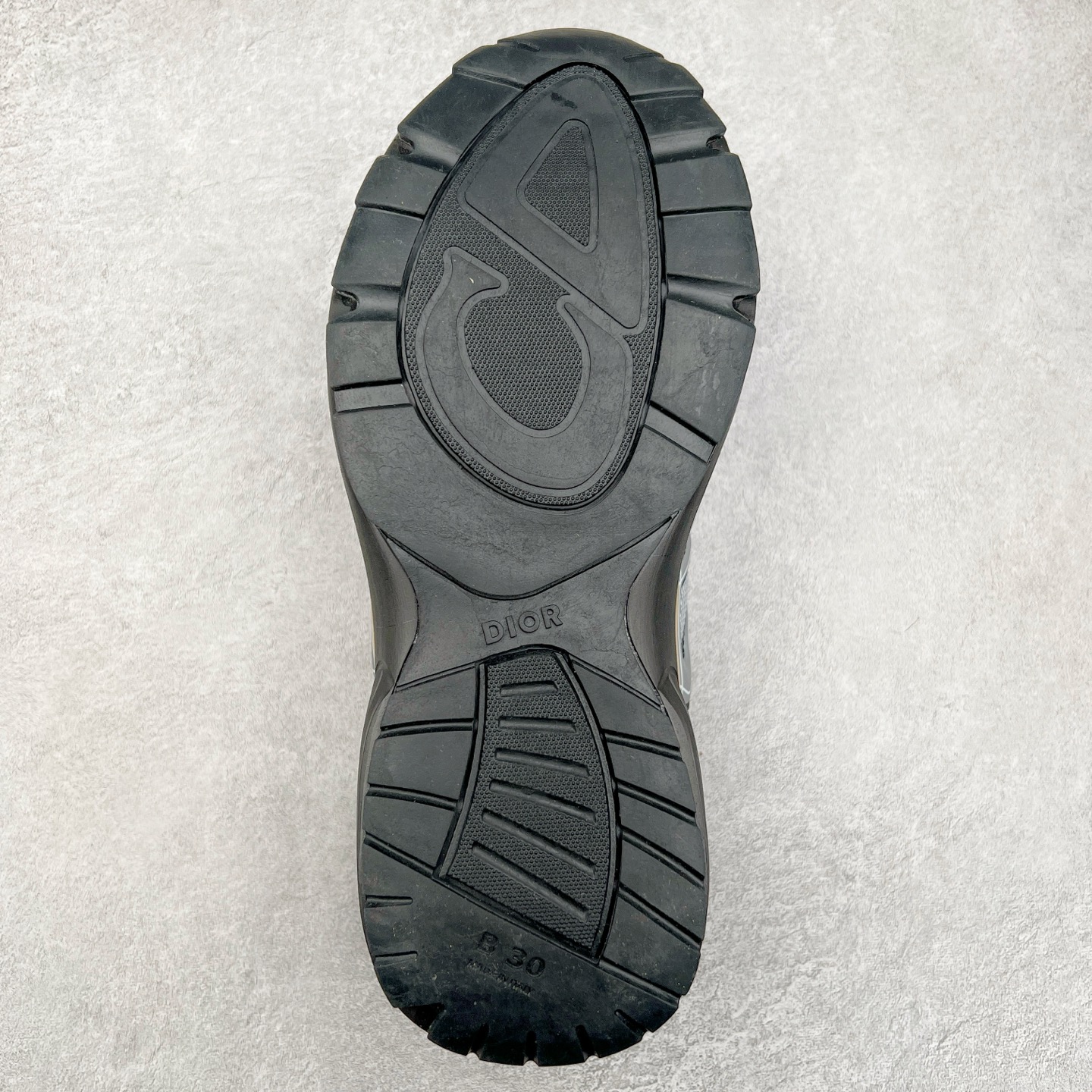 图片[9]-＃福利特价 Dior B30 迪奥网眼织物低帮运动休闲鞋 该款系列采用黑网色眼织物白和色科技料面精心制 作饰以反光“CD30”图形标志 外格轻盈的刻雕效果橡胶鞋搭底配标志性点的缀提升格调 内弹部力细节塑造想理的舒适穿着体验可与各休式闲造型配搭 彰显尚时现代的运风动范 尺码：36 37 35 39 40 41 42 43 44 45-选品中心