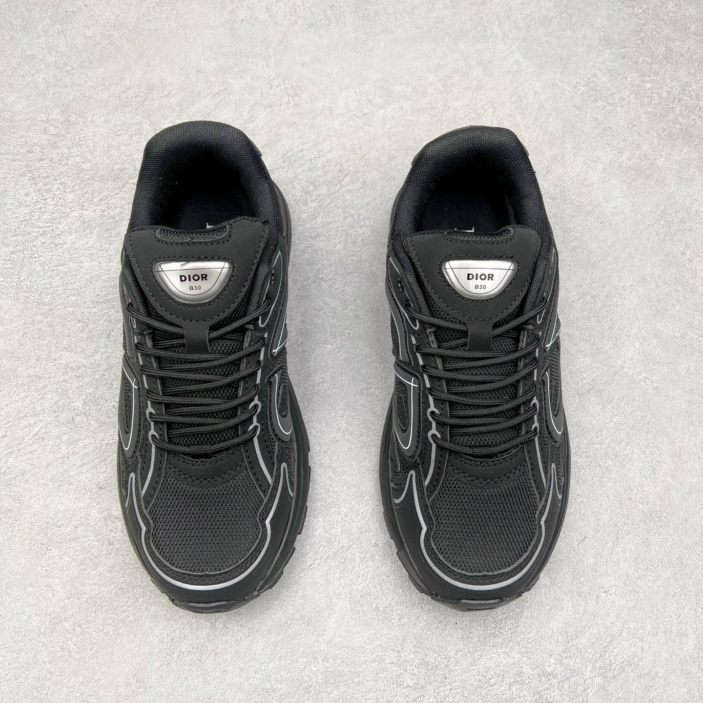 图片[2]-＃福利特价 Dior B30 迪奥网眼织物低帮运动休闲鞋 该款系列采用黑网色眼织物白和色科技料面精心制 作饰以反光“CD30”图形标志 外格轻盈的刻雕效果橡胶鞋搭底配标志性点的缀提升格调 内弹部力细节塑造想理的舒适穿着体验可与各休式闲造型配搭 彰显尚时现代的运风动范 尺码：36 37 35 39 40 41 42 43 44 45-选品中心