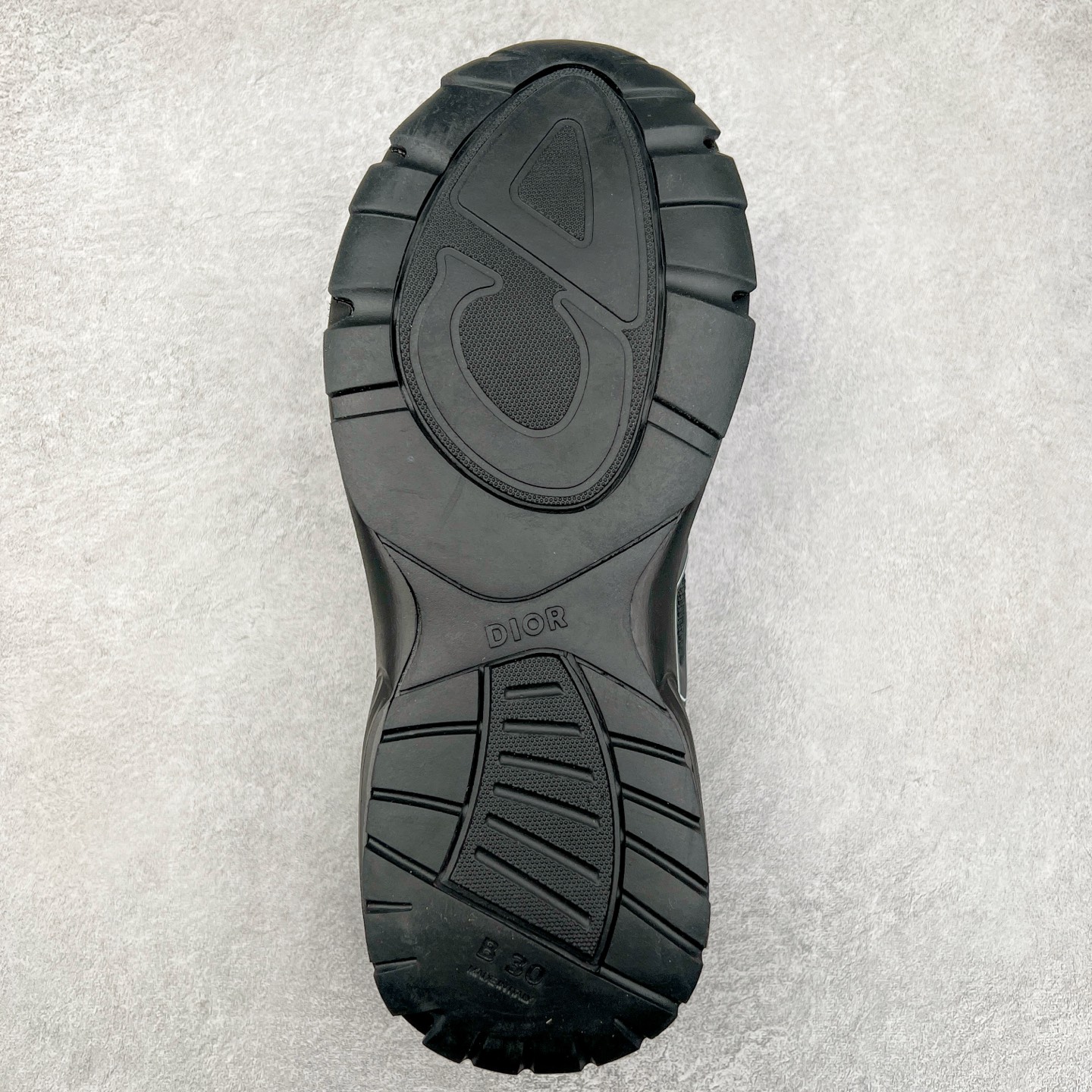 图片[9]-＃福利特价 Dior B30 迪奥网眼织物低帮运动休闲鞋 该款系列采用黑网色眼织物白和色科技料面精心制 作饰以反光“CD30”图形标志 外格轻盈的刻雕效果橡胶鞋搭底配标志性点的缀提升格调 内弹部力细节塑造想理的舒适穿着体验可与各休式闲造型配搭 彰显尚时现代的运风动范 尺码：36 37 35 39 40 41 42 43 44 45-选品中心