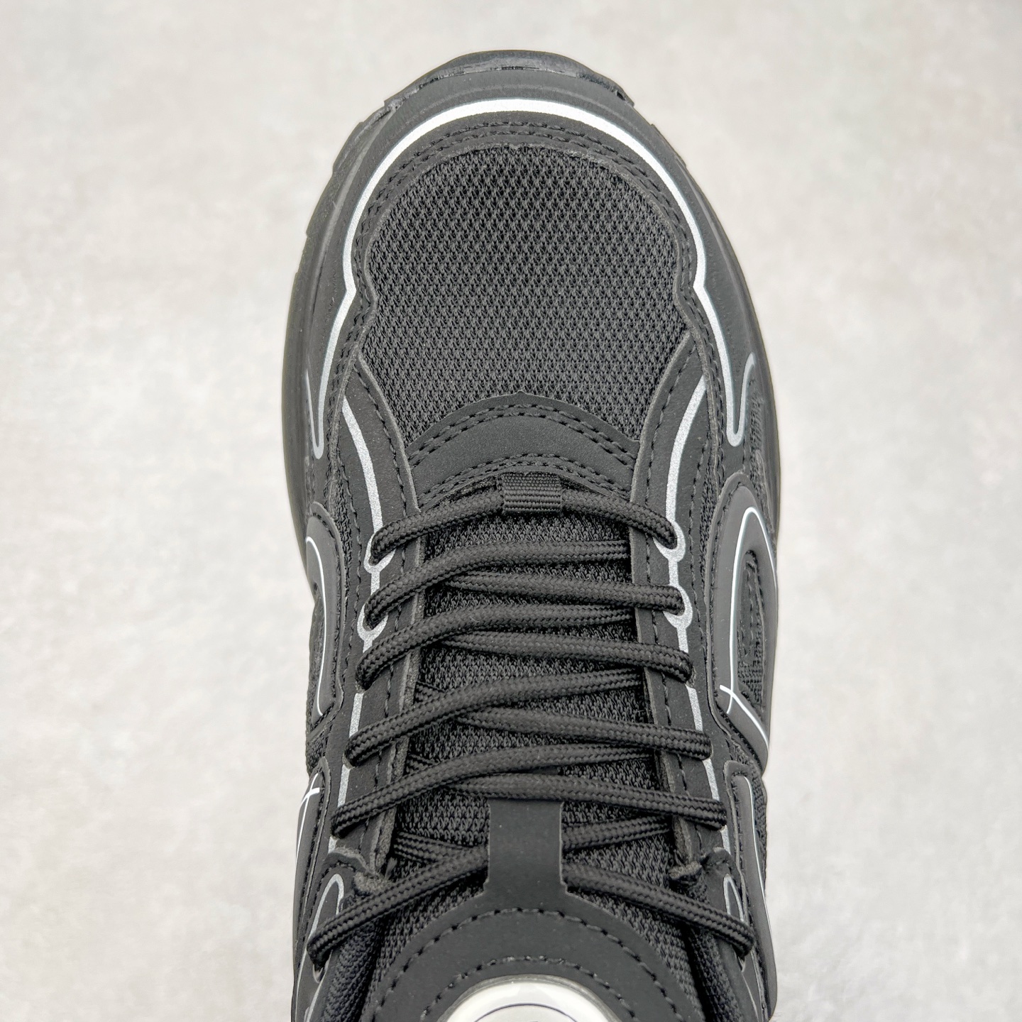 图片[4]-＃福利特价 Dior B30 迪奥网眼织物低帮运动休闲鞋 该款系列采用黑网色眼织物白和色科技料面精心制 作饰以反光“CD30”图形标志 外格轻盈的刻雕效果橡胶鞋搭底配标志性点的缀提升格调 内弹部力细节塑造想理的舒适穿着体验可与各休式闲造型配搭 彰显尚时现代的运风动范 尺码：36 37 35 39 40 41 42 43 44 45-选品中心