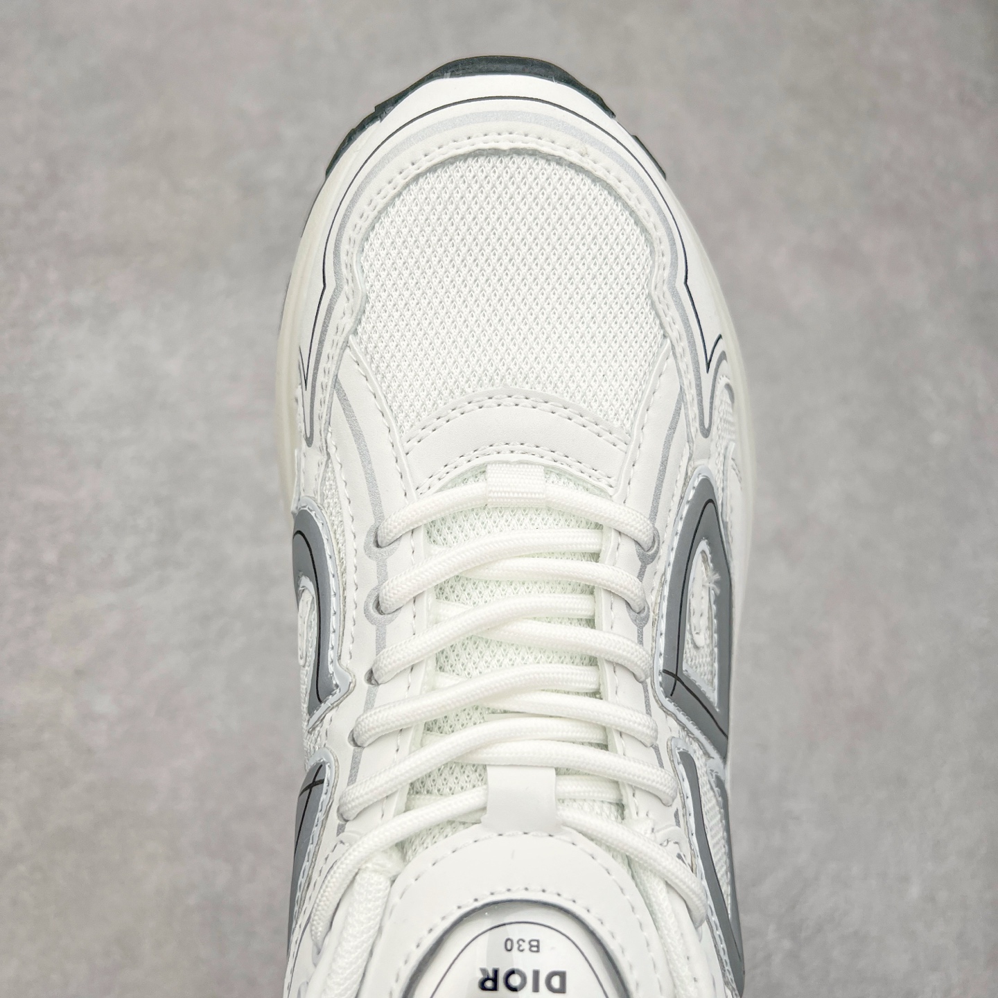 图片[4]-＃福利特价 Dior B30 迪奥网眼织物低帮运动休闲鞋 该款系列采用黑网色眼织物白和色科技料面精心制 作饰以反光“CD30”图形标志 外格轻盈的刻雕效果橡胶鞋搭底配标志性点的缀提升格调 内弹部力细节塑造想理的舒适穿着体验可与各休式闲造型配搭 彰显尚时现代的运风动范 尺码：36 37 35 39 40 41 42 43 44 45-选品中心