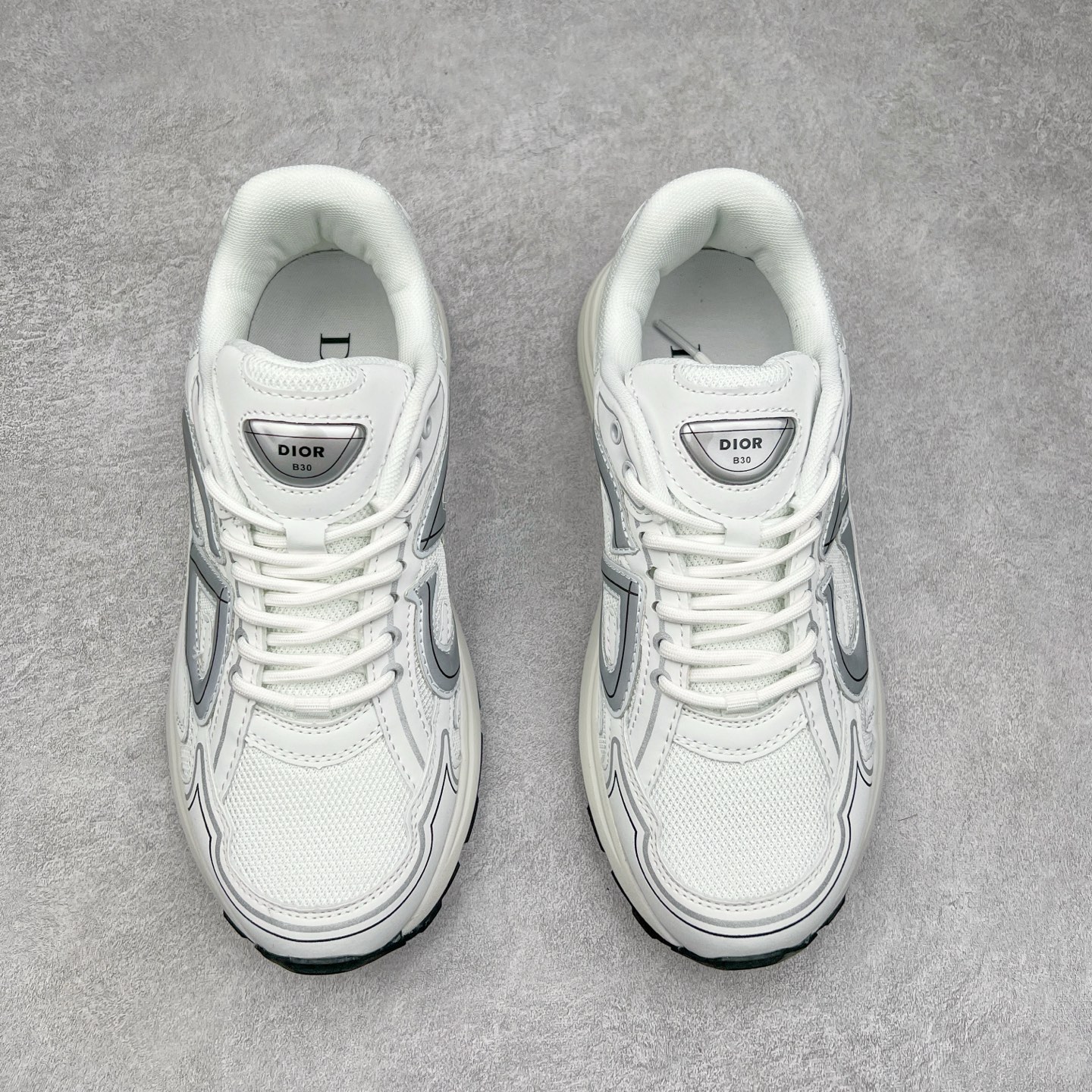 图片[2]-＃福利特价 Dior B30 迪奥网眼织物低帮运动休闲鞋 该款系列采用黑网色眼织物白和色科技料面精心制 作饰以反光“CD30”图形标志 外格轻盈的刻雕效果橡胶鞋搭底配标志性点的缀提升格调 内弹部力细节塑造想理的舒适穿着体验可与各休式闲造型配搭 彰显尚时现代的运风动范 尺码：36 37 35 39 40 41 42 43 44 45-选品中心