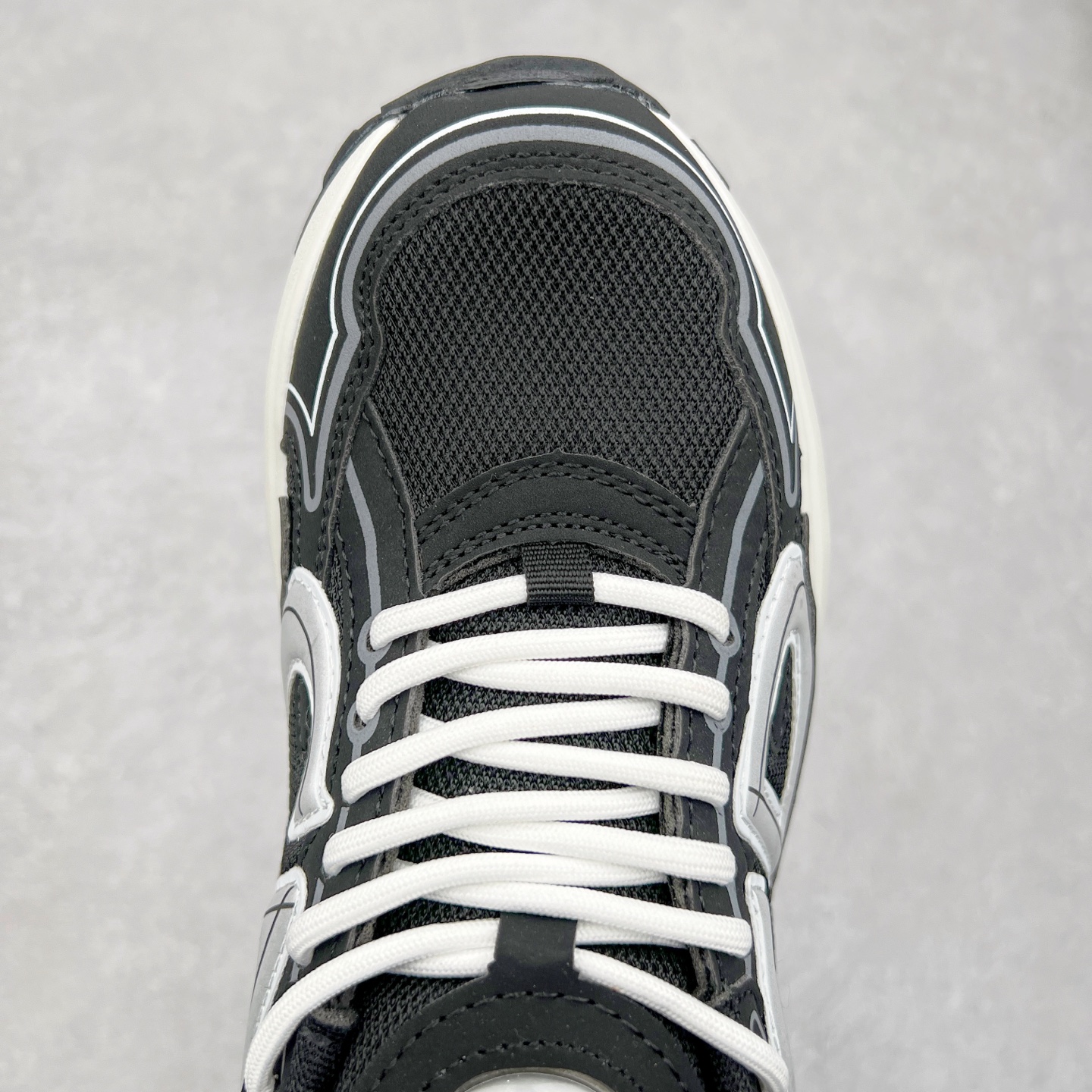 图片[4]-＃福利特价 Dior B30 迪奥网眼织物低帮运动休闲鞋 该款系列采用黑网色眼织物白和色科技料面精心制 作饰以反光“CD30”图形标志 外格轻盈的刻雕效果橡胶鞋搭底配标志性点的缀提升格调 内弹部力细节塑造想理的舒适穿着体验可与各休式闲造型配搭 彰显尚时现代的运风动范 尺码：36 37 35 39 40 41 42 43 44 45-选品中心