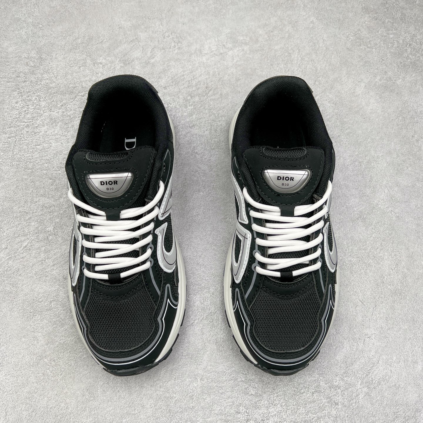 图片[2]-＃福利特价 Dior B30 迪奥网眼织物低帮运动休闲鞋 该款系列采用黑网色眼织物白和色科技料面精心制 作饰以反光“CD30”图形标志 外格轻盈的刻雕效果橡胶鞋搭底配标志性点的缀提升格调 内弹部力细节塑造想理的舒适穿着体验可与各休式闲造型配搭 彰显尚时现代的运风动范 尺码：36 37 35 39 40 41 42 43 44 45-选品中心