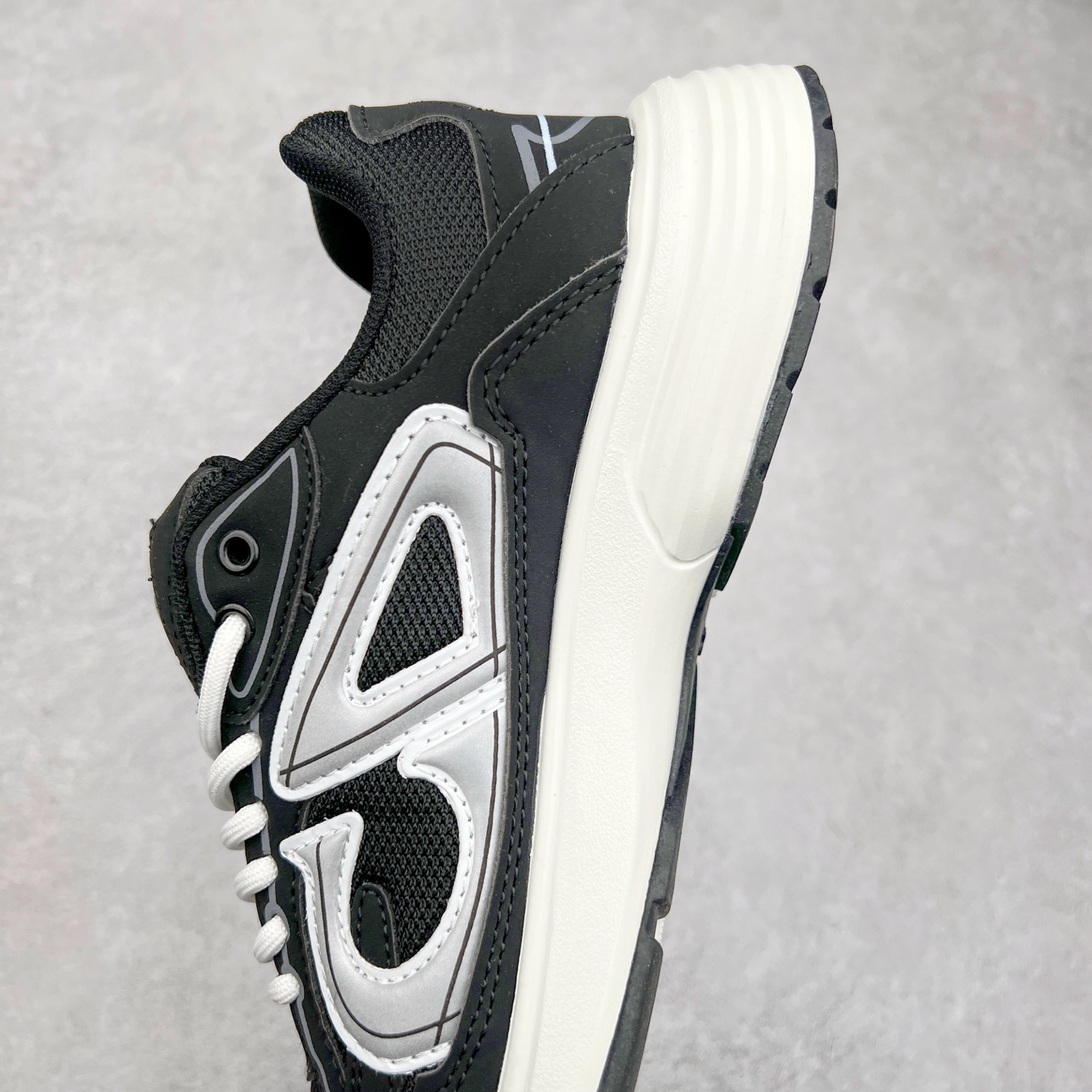 图片[7]-＃福利特价 Dior B30 迪奥网眼织物低帮运动休闲鞋 该款系列采用黑网色眼织物白和色科技料面精心制 作饰以反光“CD30”图形标志 外格轻盈的刻雕效果橡胶鞋搭底配标志性点的缀提升格调 内弹部力细节塑造想理的舒适穿着体验可与各休式闲造型配搭 彰显尚时现代的运风动范 尺码：36 37 35 39 40 41 42 43 44 45-选品中心