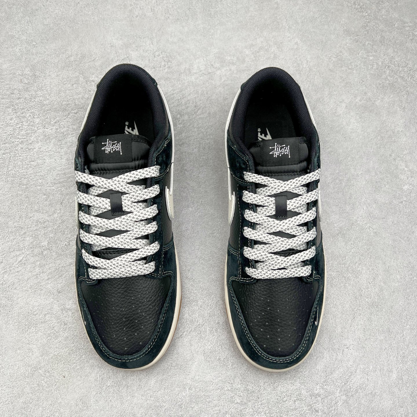 图片[2]-NK Dunk Low 定制配色 XX3168-115 大厂出品 极力推荐 原装头层材料 独家版型蒸餾加工帶來的是更好的视觉和脚感体验大厂纯原品质出货 清洁度 电绣工艺 皮料切割干净无任何毛边 细节完美 尺码：36 36.5 37.5 38 38.5 39 40 40.5 41 42 42.5 43 44 44.5 45-选品中心