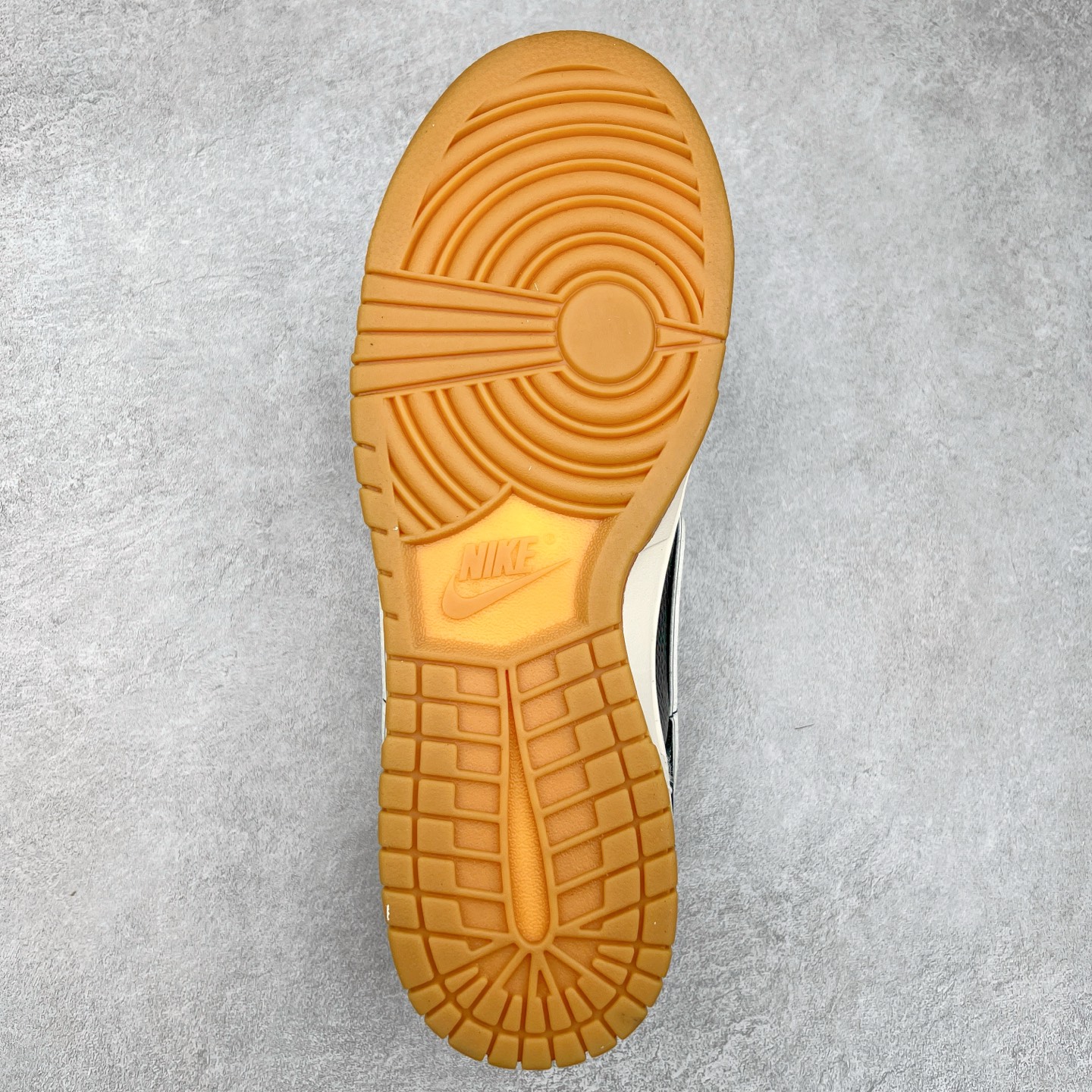 图片[9]-NK Dunk Low 定制配色 XX3168-115 大厂出品 极力推荐 原装头层材料 独家版型蒸餾加工帶來的是更好的视觉和脚感体验大厂纯原品质出货 清洁度 电绣工艺 皮料切割干净无任何毛边 细节完美 尺码：36 36.5 37.5 38 38.5 39 40 40.5 41 42 42.5 43 44 44.5 45-选品中心