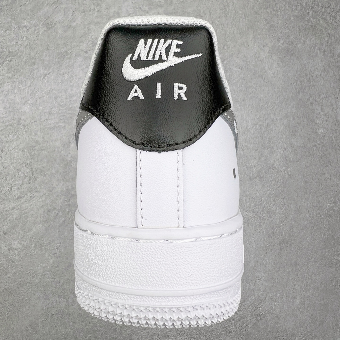 图片[8]-NK Air Force 1´07 Low 空军一号低帮百搭休闲运动板鞋 CW2288-312 柔软、弹性十足的缓震性能和出色的中底设计 横跨复古与现代的外型结合 造就出风靡全球 三十多年的Force 1 直到今天还深受青睐 尺码：36 36.5 37.5 38 38.5 39 40 40.5 41 42 42.5 43 44 44.5 45-选品中心