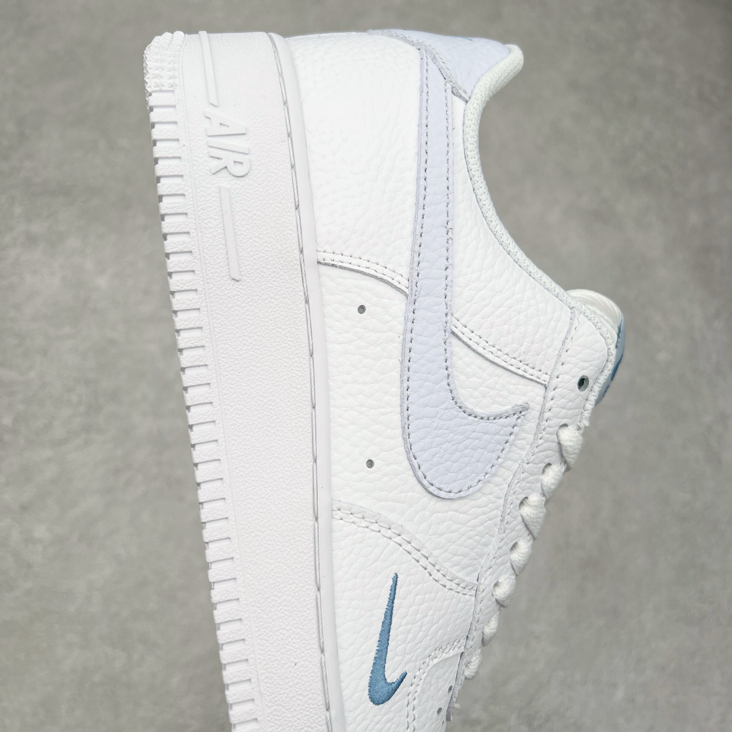 图片[6]-NK Air Force 1´07 Low 空军一号低帮百搭休闲运动板鞋 HV2511-100 柔软、弹性十足的缓震性能和出色的中底设计 横跨复古与现代的外型结合 造就出风靡全球 三十多年的Force 1 直到今天还深受青睐 尺码：36 36.5 37.5 38 38.5 39 40 40.5 41 42 42.5 43 44 44.5 45-选品中心
