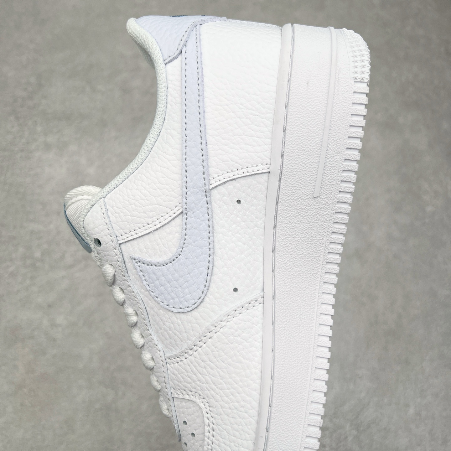 图片[7]-NK Air Force 1´07 Low 空军一号低帮百搭休闲运动板鞋 HV2511-100 柔软、弹性十足的缓震性能和出色的中底设计 横跨复古与现代的外型结合 造就出风靡全球 三十多年的Force 1 直到今天还深受青睐 尺码：36 36.5 37.5 38 38.5 39 40 40.5 41 42 42.5 43 44 44.5 45-选品中心