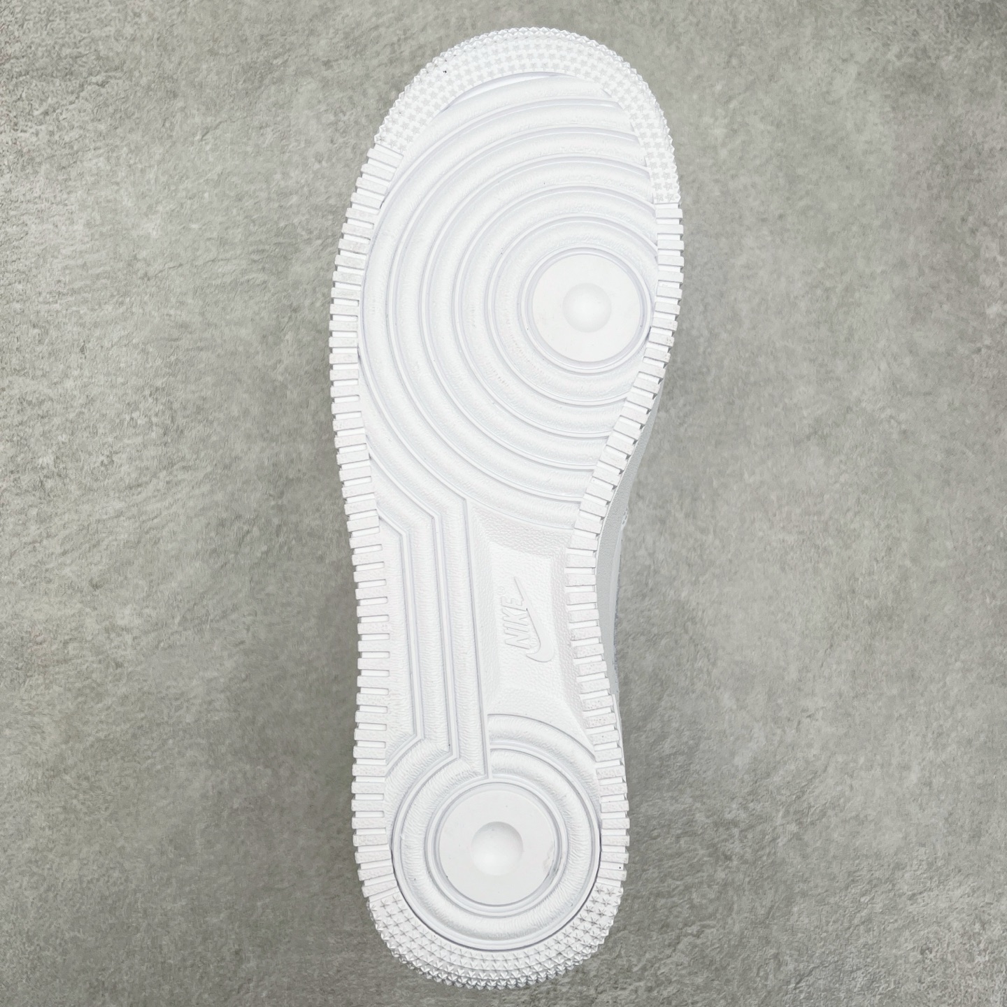 图片[9]-NK Air Force 1´07 Low 空军一号低帮百搭休闲运动板鞋 HV2511-100 柔软、弹性十足的缓震性能和出色的中底设计 横跨复古与现代的外型结合 造就出风靡全球 三十多年的Force 1 直到今天还深受青睐 尺码：36 36.5 37.5 38 38.5 39 40 40.5 41 42 42.5 43 44 44.5 45-选品中心