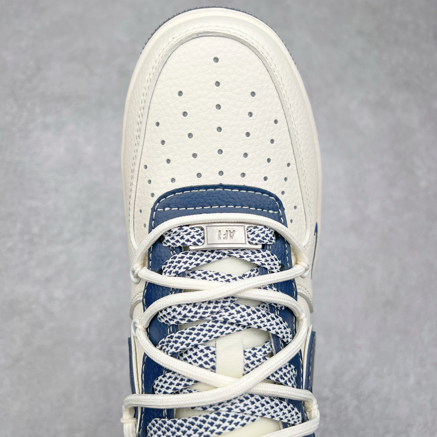 图片[4]-NK Air Force 1´07 Low 空军一号低帮百搭休闲运动板鞋 SJ1198-107 柔软、弹性十足的缓震性能和出色的中底设计 横跨复古与现代的外型结合 造就出风靡全球 三十多年的Force 1 直到今天还深受青睐 尺码：36 36.5 37.5 38 38.5 39 40 40.5 41 42 42.5 43 44 44.5 45-选品中心