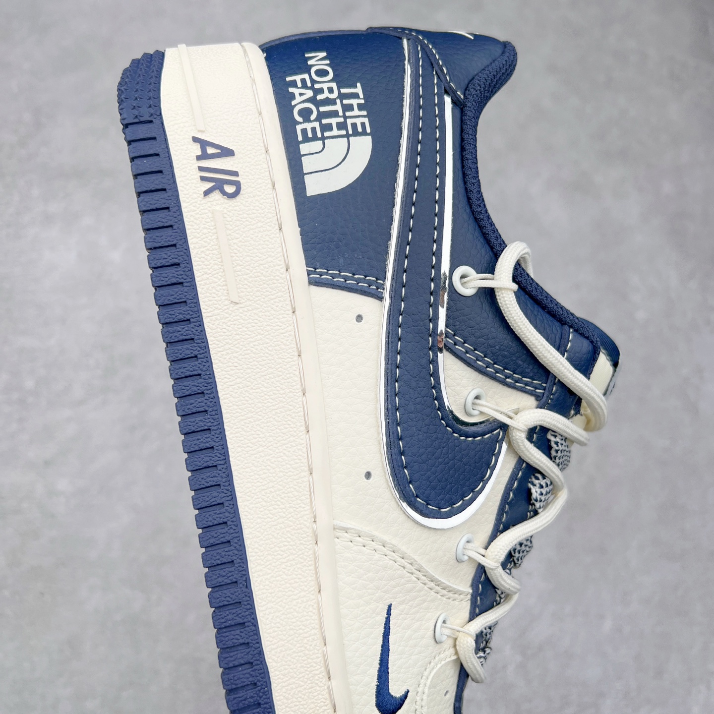 图片[6]-NK Air Force 1´07 Low 空军一号低帮百搭休闲运动板鞋 SJ1198-107 柔软、弹性十足的缓震性能和出色的中底设计 横跨复古与现代的外型结合 造就出风靡全球 三十多年的Force 1 直到今天还深受青睐 尺码：36 36.5 37.5 38 38.5 39 40 40.5 41 42 42.5 43 44 44.5 45-选品中心