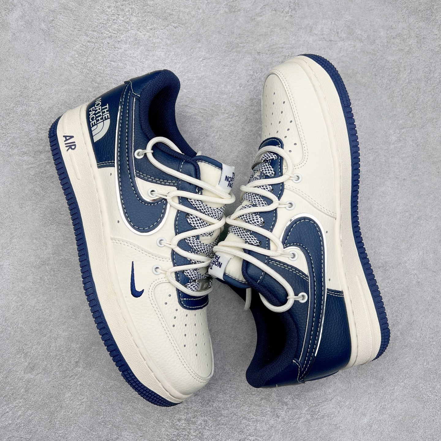 图片[3]-NK Air Force 1´07 Low 空军一号低帮百搭休闲运动板鞋 SJ1198-107 柔软、弹性十足的缓震性能和出色的中底设计 横跨复古与现代的外型结合 造就出风靡全球 三十多年的Force 1 直到今天还深受青睐 尺码：36 36.5 37.5 38 38.5 39 40 40.5 41 42 42.5 43 44 44.5 45-选品中心