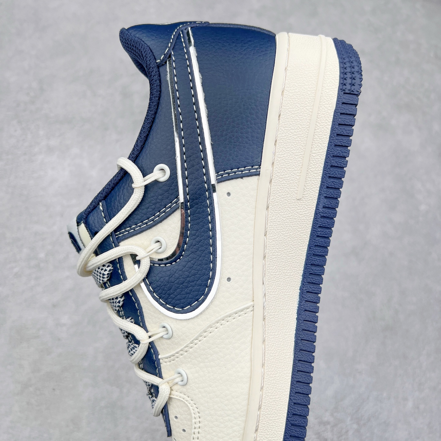 图片[7]-NK Air Force 1´07 Low 空军一号低帮百搭休闲运动板鞋 SJ1198-107 柔软、弹性十足的缓震性能和出色的中底设计 横跨复古与现代的外型结合 造就出风靡全球 三十多年的Force 1 直到今天还深受青睐 尺码：36 36.5 37.5 38 38.5 39 40 40.5 41 42 42.5 43 44 44.5 45-选品中心