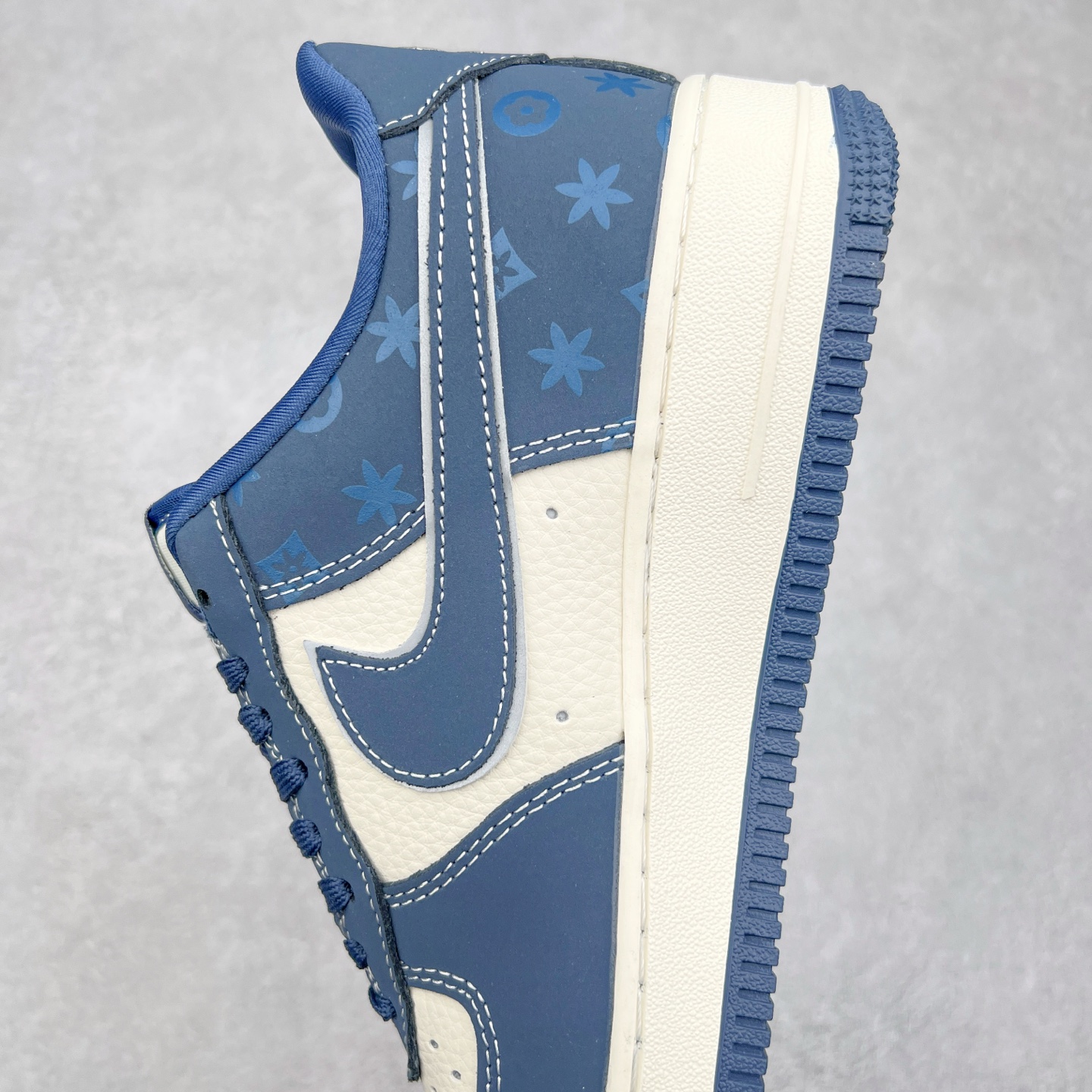 图片[7]-NK Air Force 1´07 Low 空军一号低帮百搭休闲运动板鞋 KK1988-054 柔软、弹性十足的缓震性能和出色的中底设计 横跨复古与现代的外型结合 造就出风靡全球 三十多年的Force 1 直到今天还深受青睐 尺码：36 36.5 37.5 38 38.5 39 40 40.5 41 42 42.5 43 44 44.5 45-选品中心